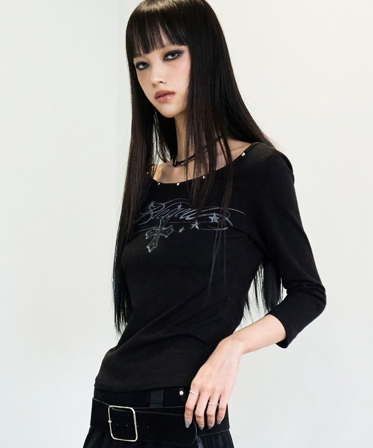 낫노잉(NOTKNOWING) Stud Capri Top (BLACK)