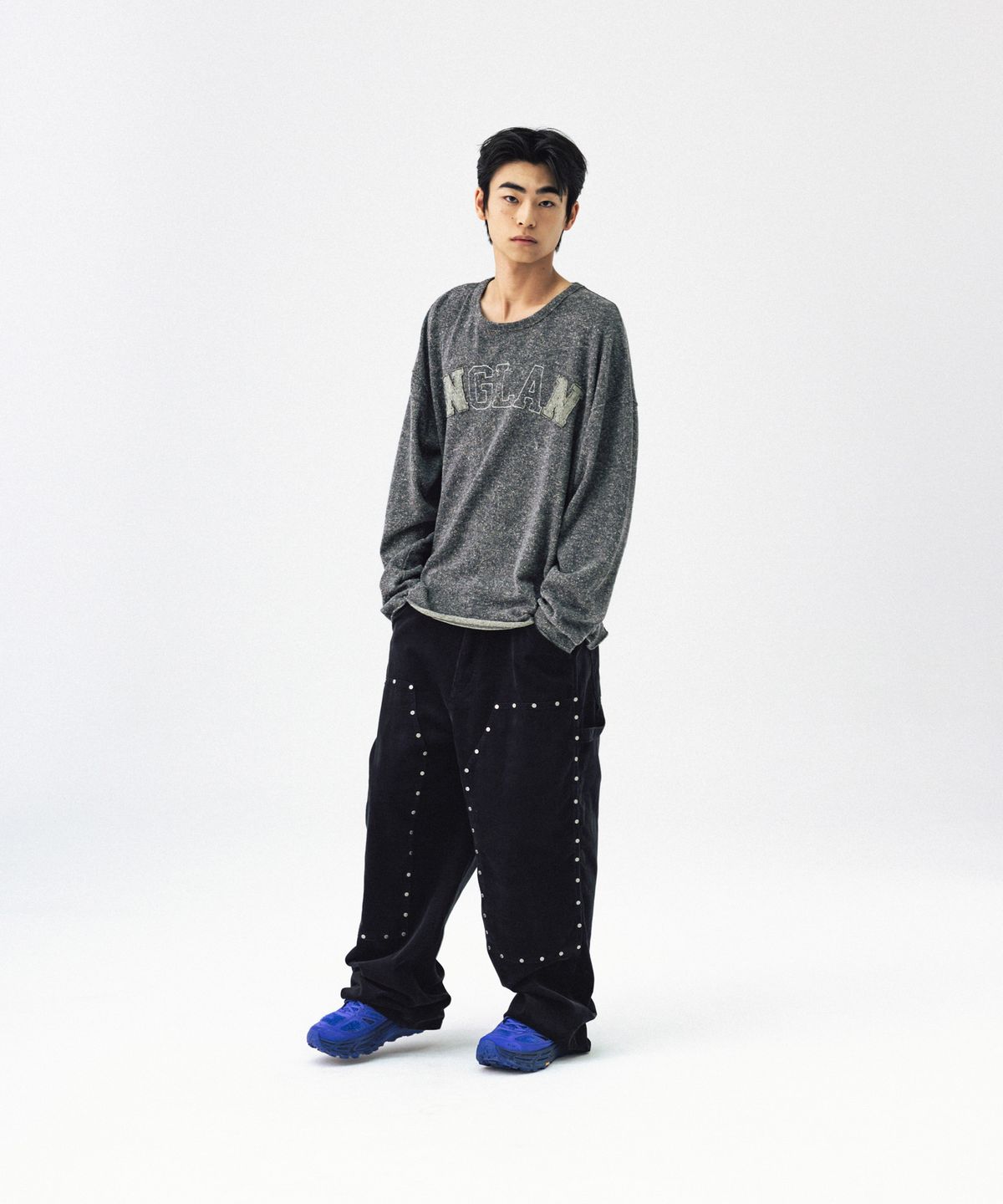 앵글런(ANGLAN) Nep Yarn Appliqué Long-Sleeve - Charcoal