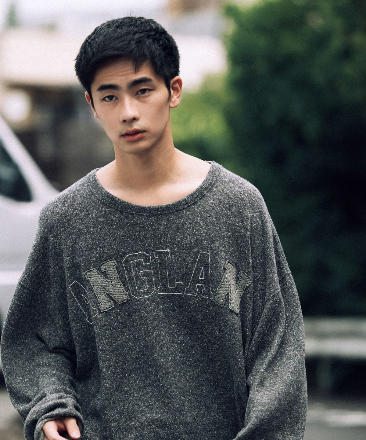앵글런(ANGLAN) Nep Yarn Appliqué Long-Sleeve - Charcoal