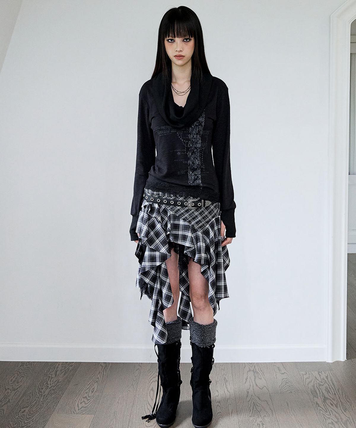 낫노잉(NOTKNOWING) Slouchy-Neck Lace Top (BLACK)