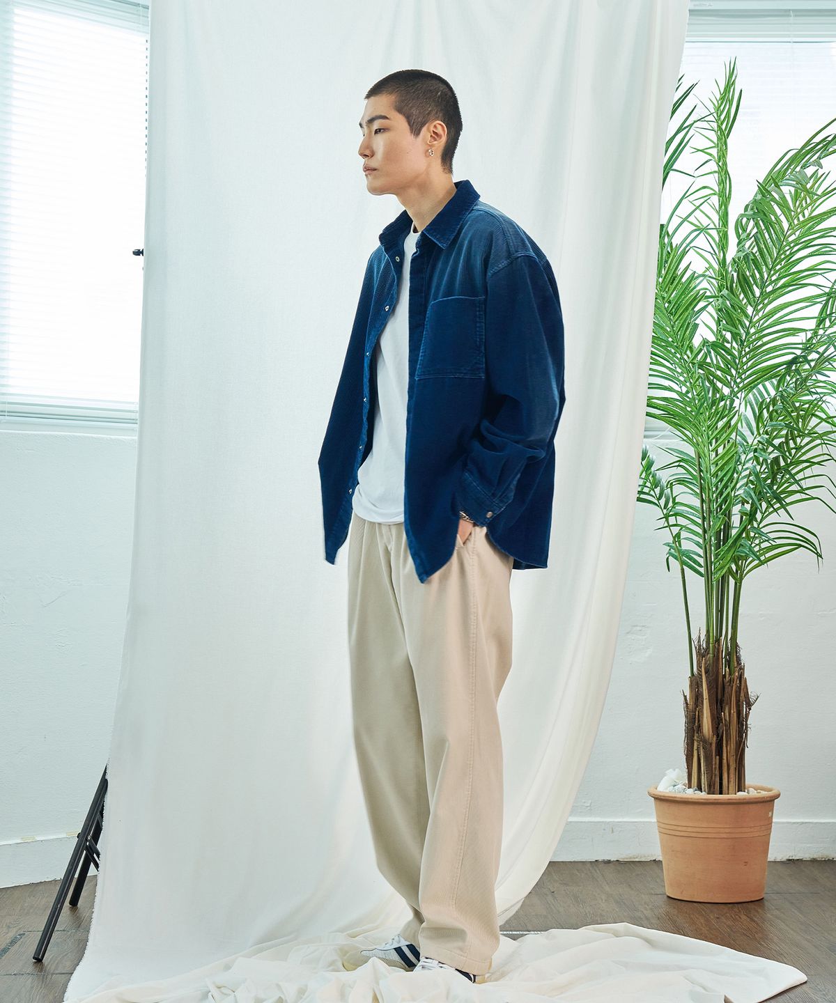 아히두(IHDO) 마스터 폼 8골 코듀로이 데님 긴팔 셔츠_블루