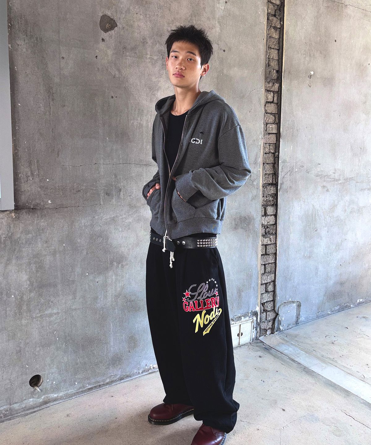 노디(NODI) 올드 마그넷 후드 집업 차콜 멜란지