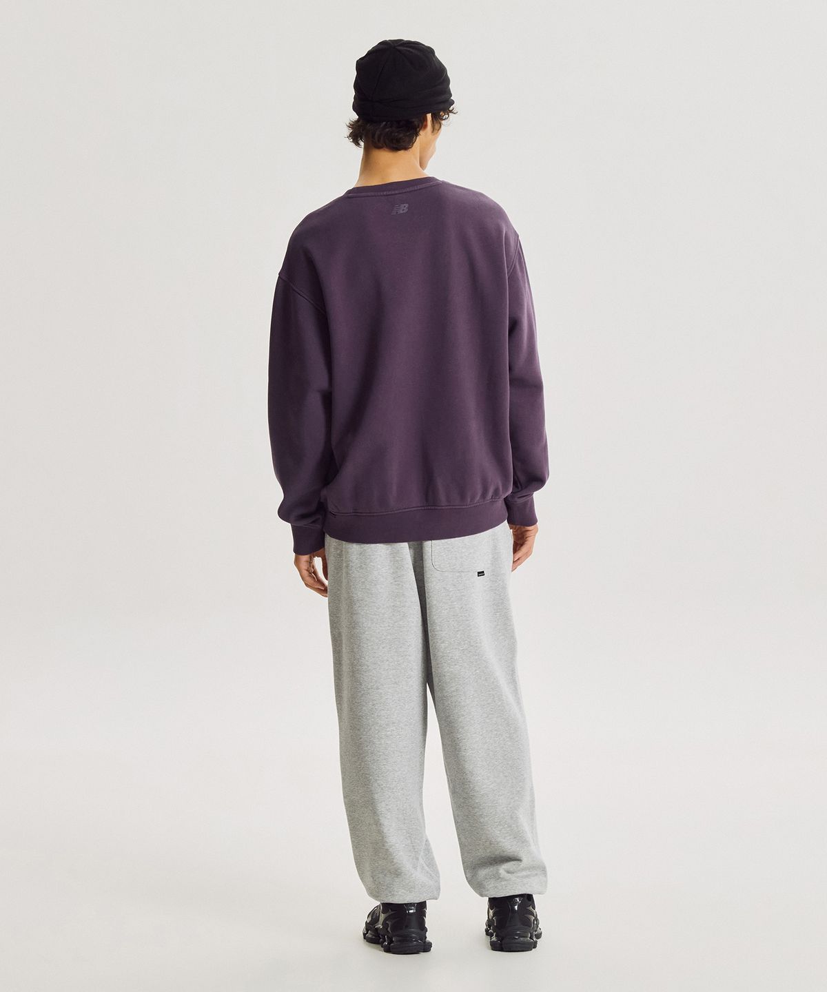 뉴발란스(NEW BALANCE) NBNCG41003 / UNI 에센셜 클래식 기모 맨투맨 (D/PURPLE)