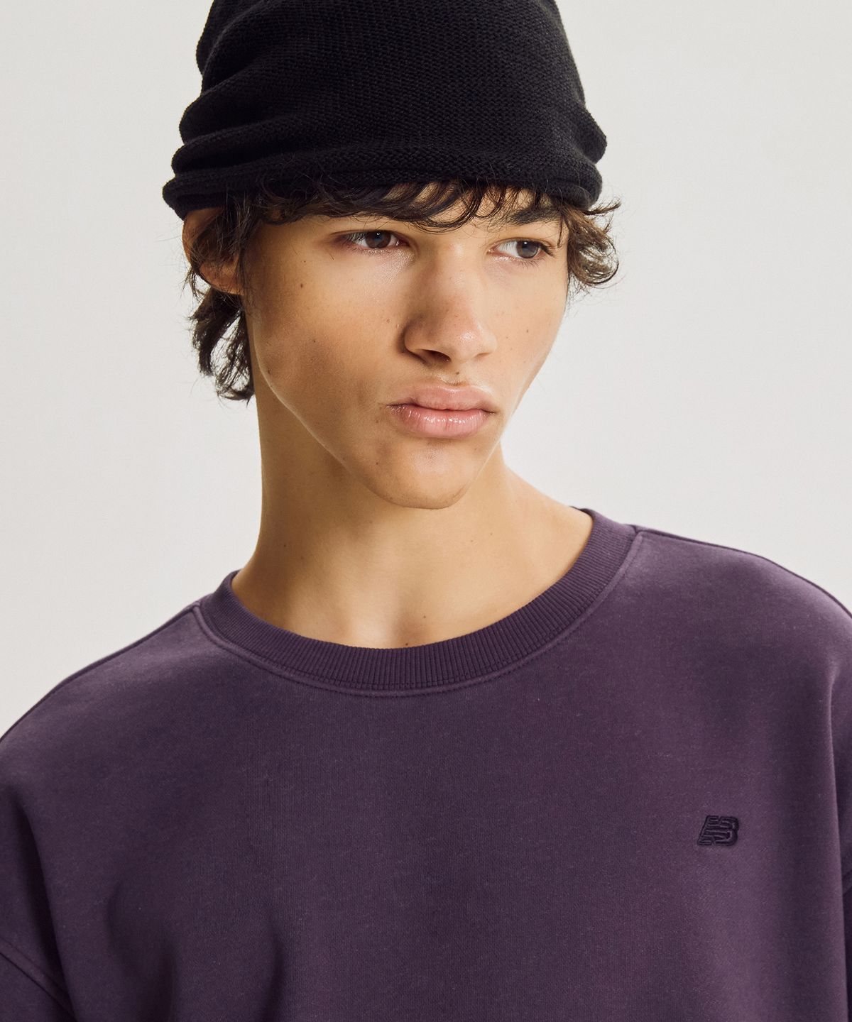 뉴발란스(NEW BALANCE) NBNCG41003 / UNI 에센셜 클래식 기모 맨투맨 (D/PURPLE)
