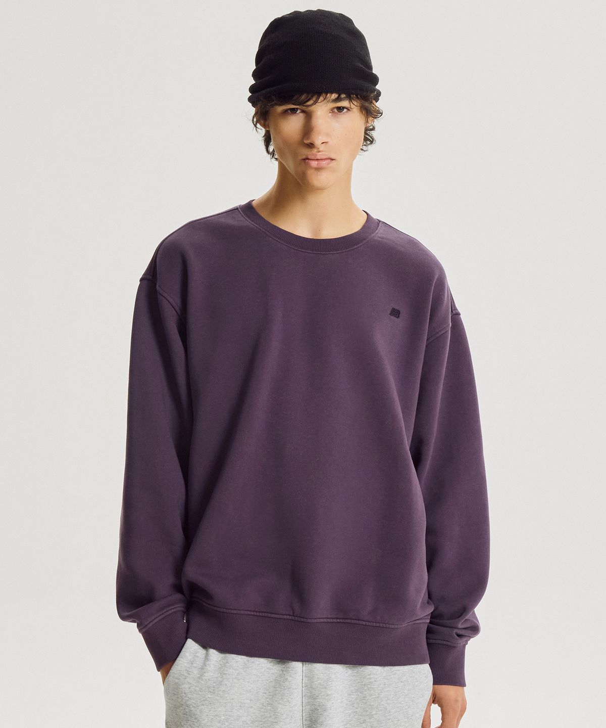 뉴발란스(NEW BALANCE) NBNCG41003 / UNI 에센셜 클래식 기모 맨투맨 (D/PURPLE)