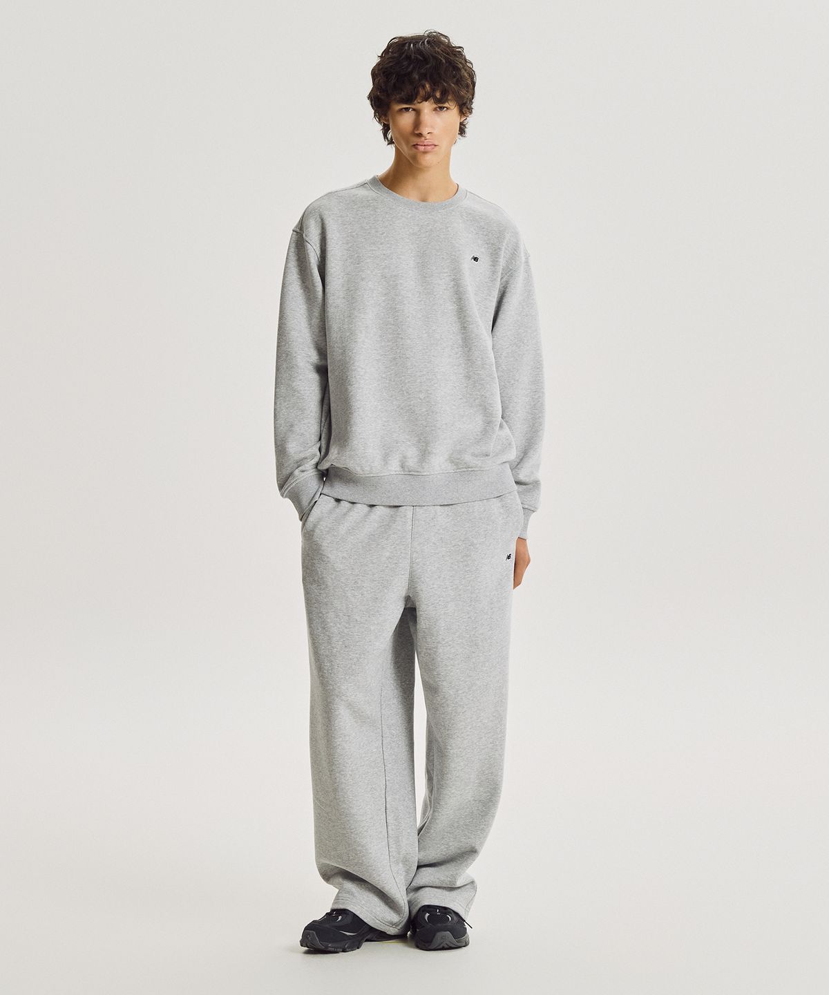 뉴발란스(NEW BALANCE) NBNCG41003 / UNI 에센셜 클래식 기모 맨투맨 (M/GRAY)