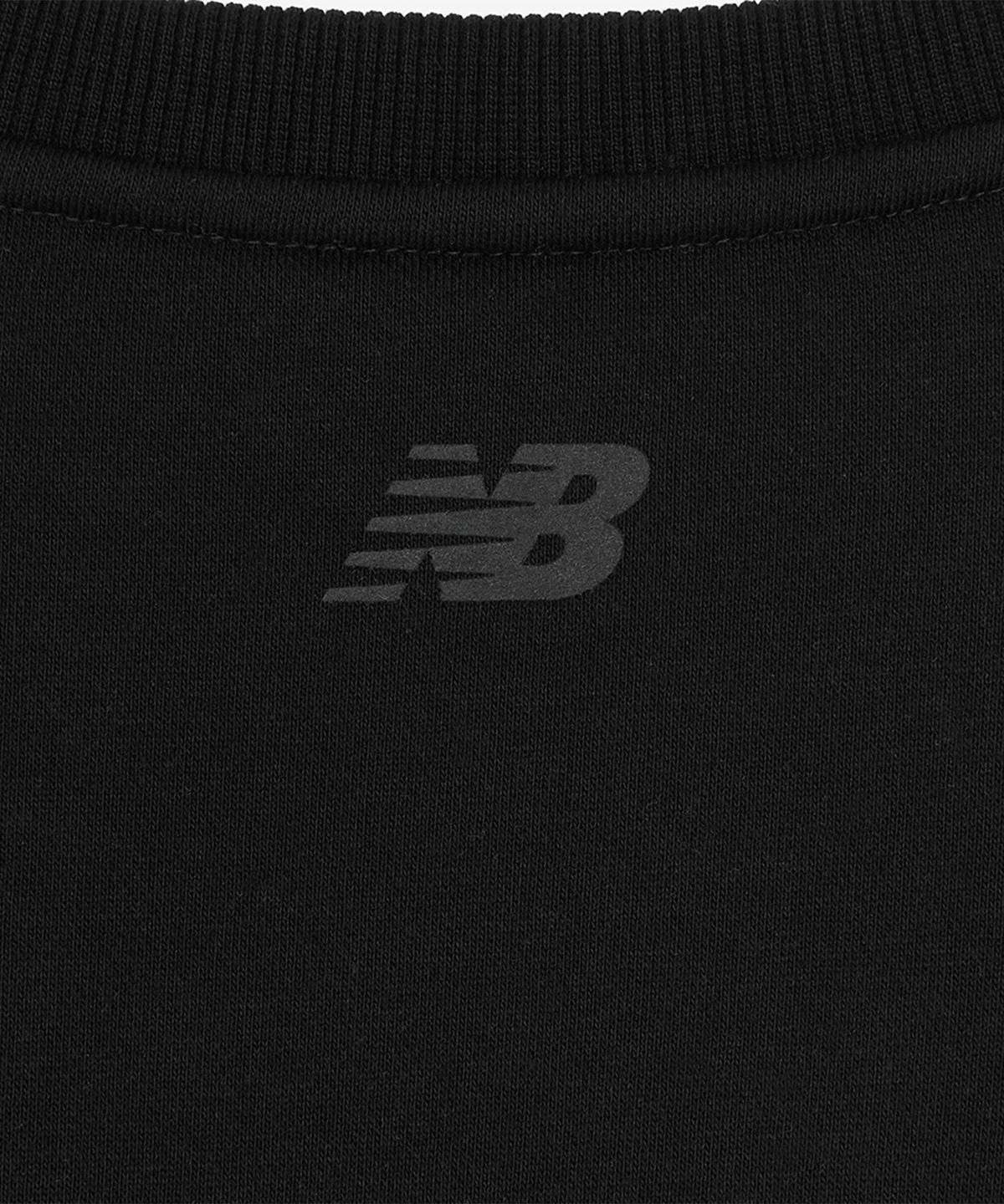 뉴발란스(NEW BALANCE) NBNCG41003 / UNI 에센셜 클래식 기모 맨투맨 (BLACK)