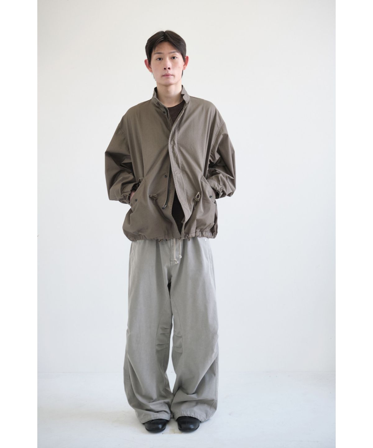 해칭룸(HATCHINGROOM) Short Mods Parka Mud Brown