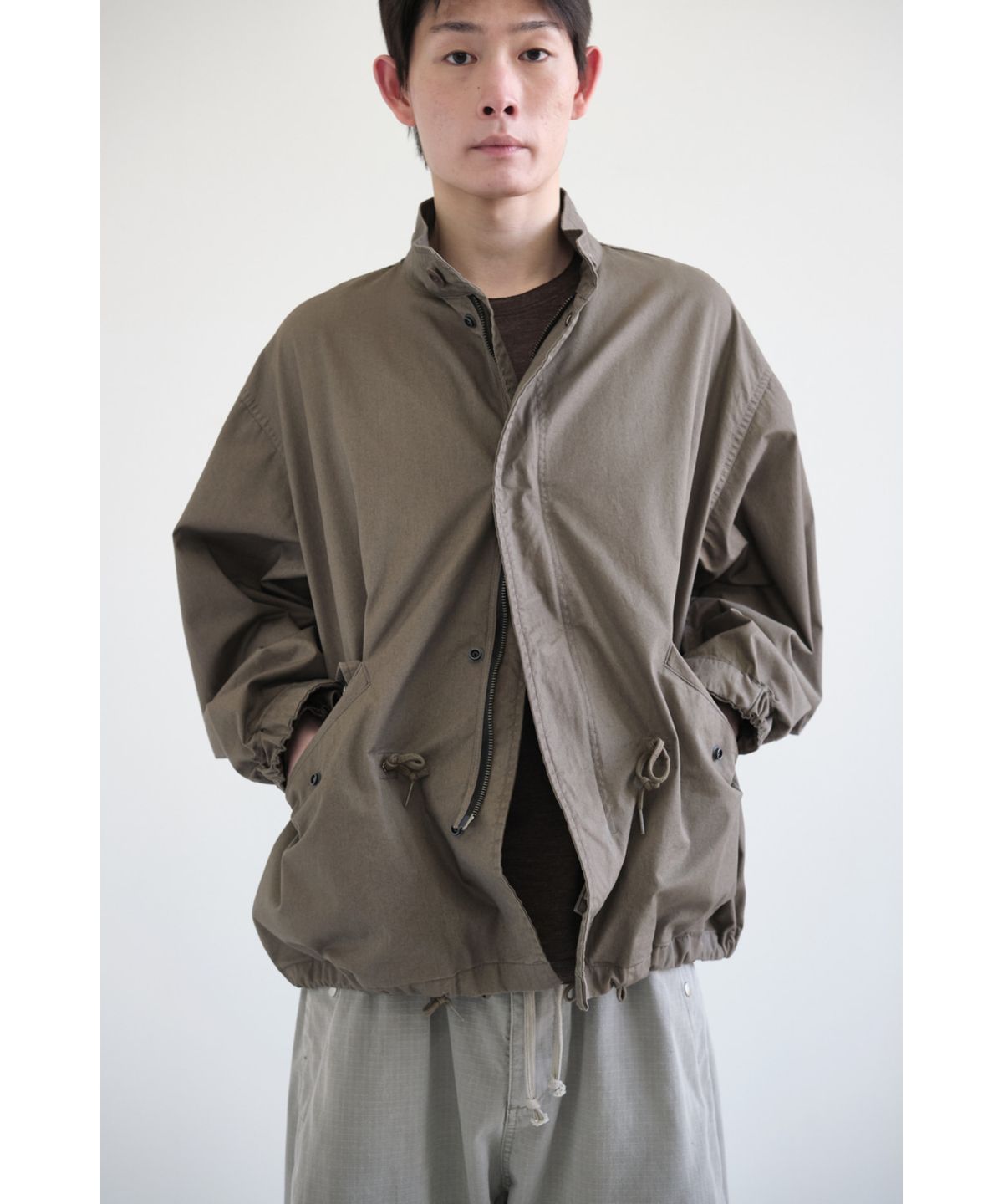 해칭룸(HATCHINGROOM) Short Mods Parka Mud Brown