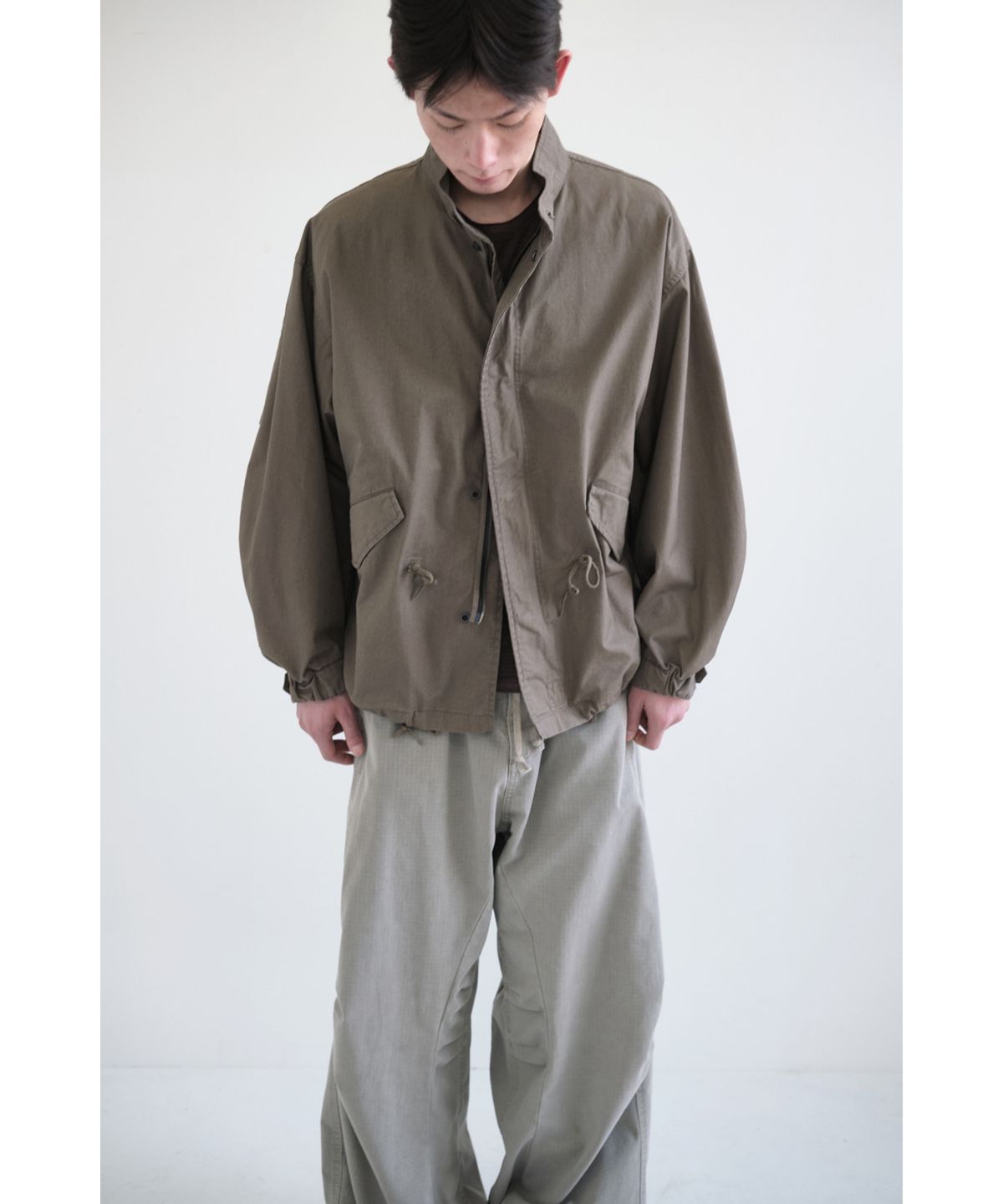 해칭룸(HATCHINGROOM) Short Mods Parka Mud Brown