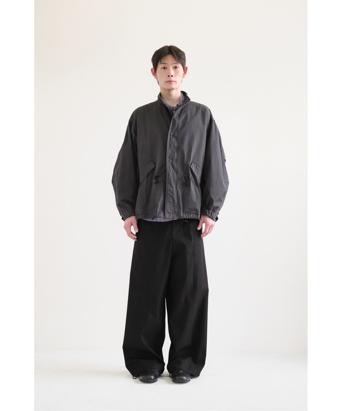 해칭룸(HATCHINGROOM) Short Mods Parka Purple Black