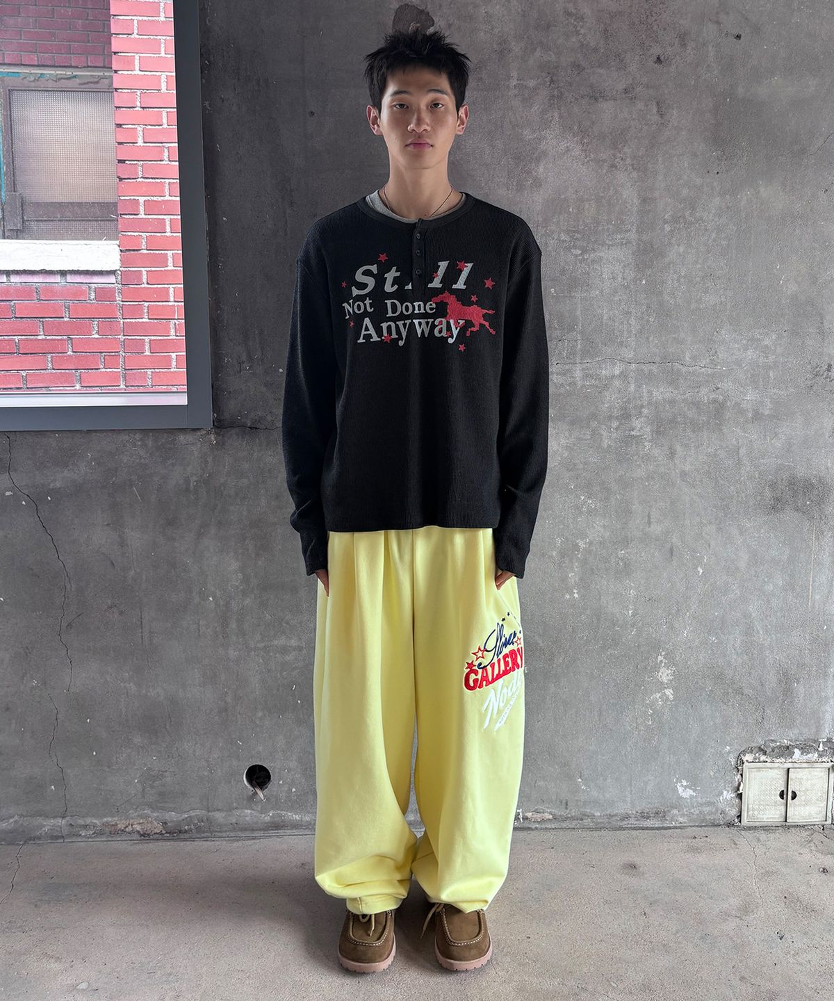 노디(NODI) 스틸 낫 와플 헨리넥 롱슬리브 블랙