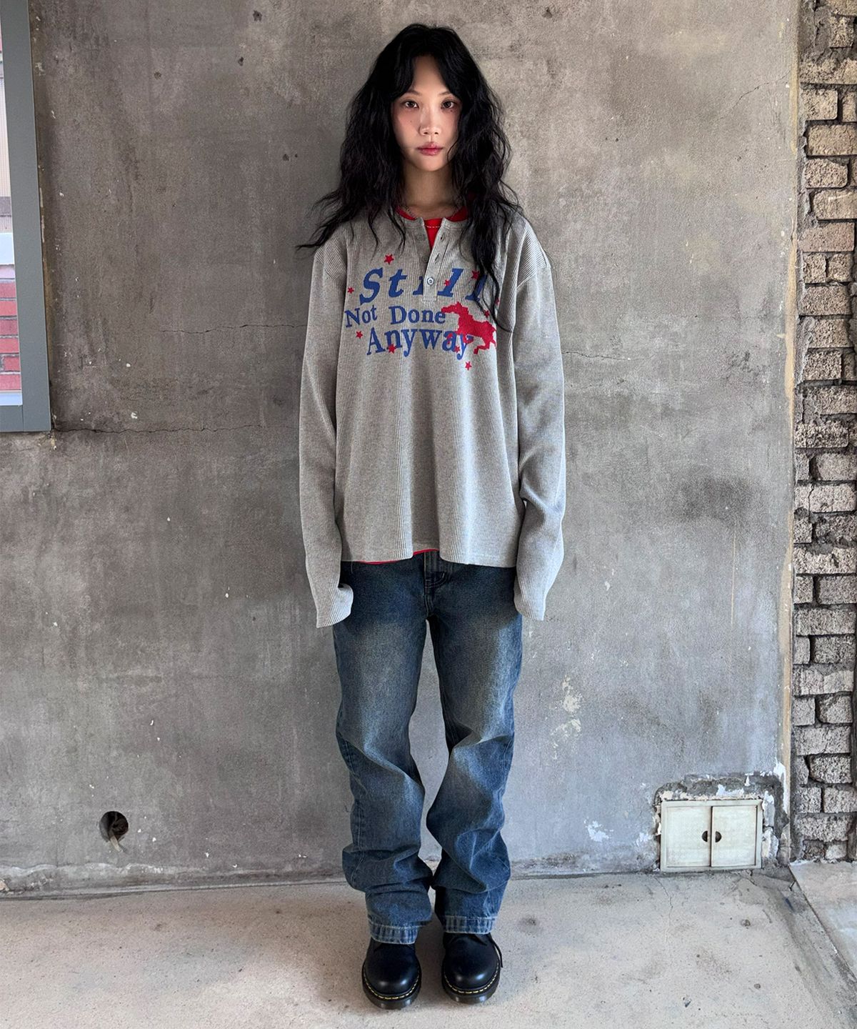 노디(NODI) 스틸 낫 와플 헨리넥 롱슬리브 멜란지 그레이