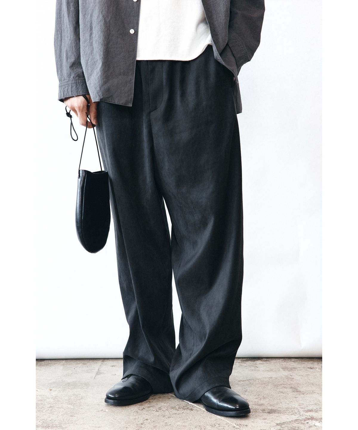 유스(YOUTH) Faux Suede Relaxed Pants - Black