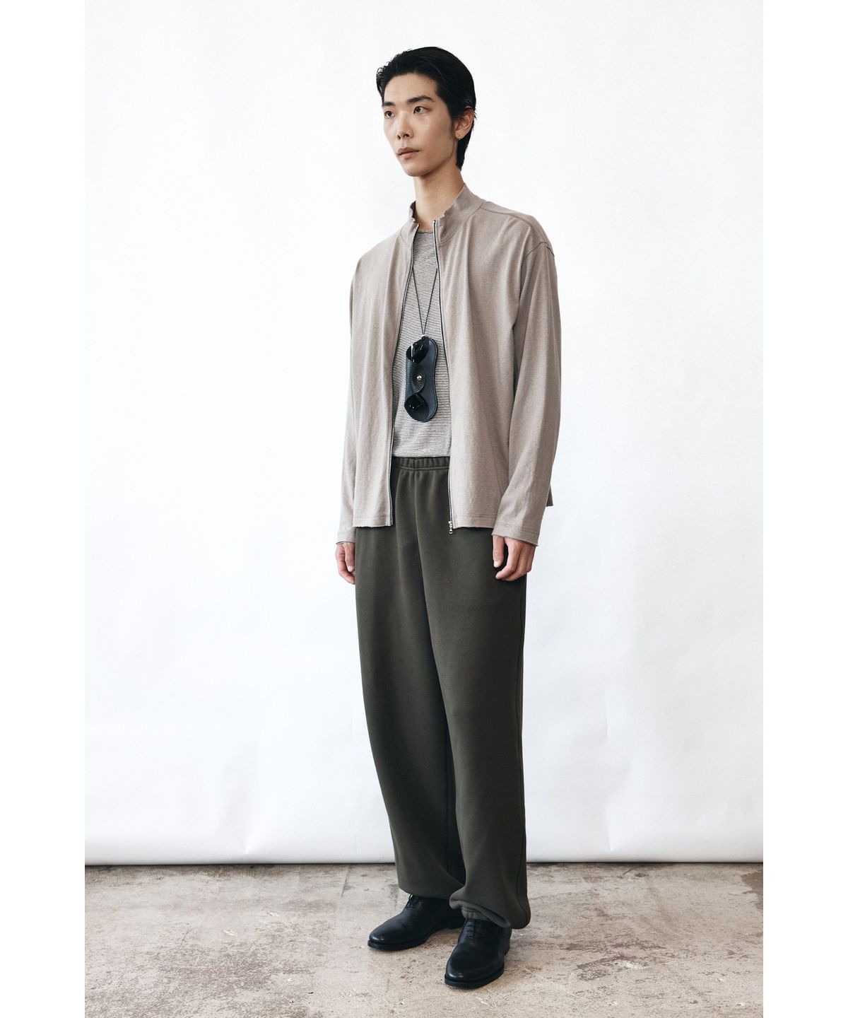 유스(YOUTH) Tapered Sweat Pants - Khaki