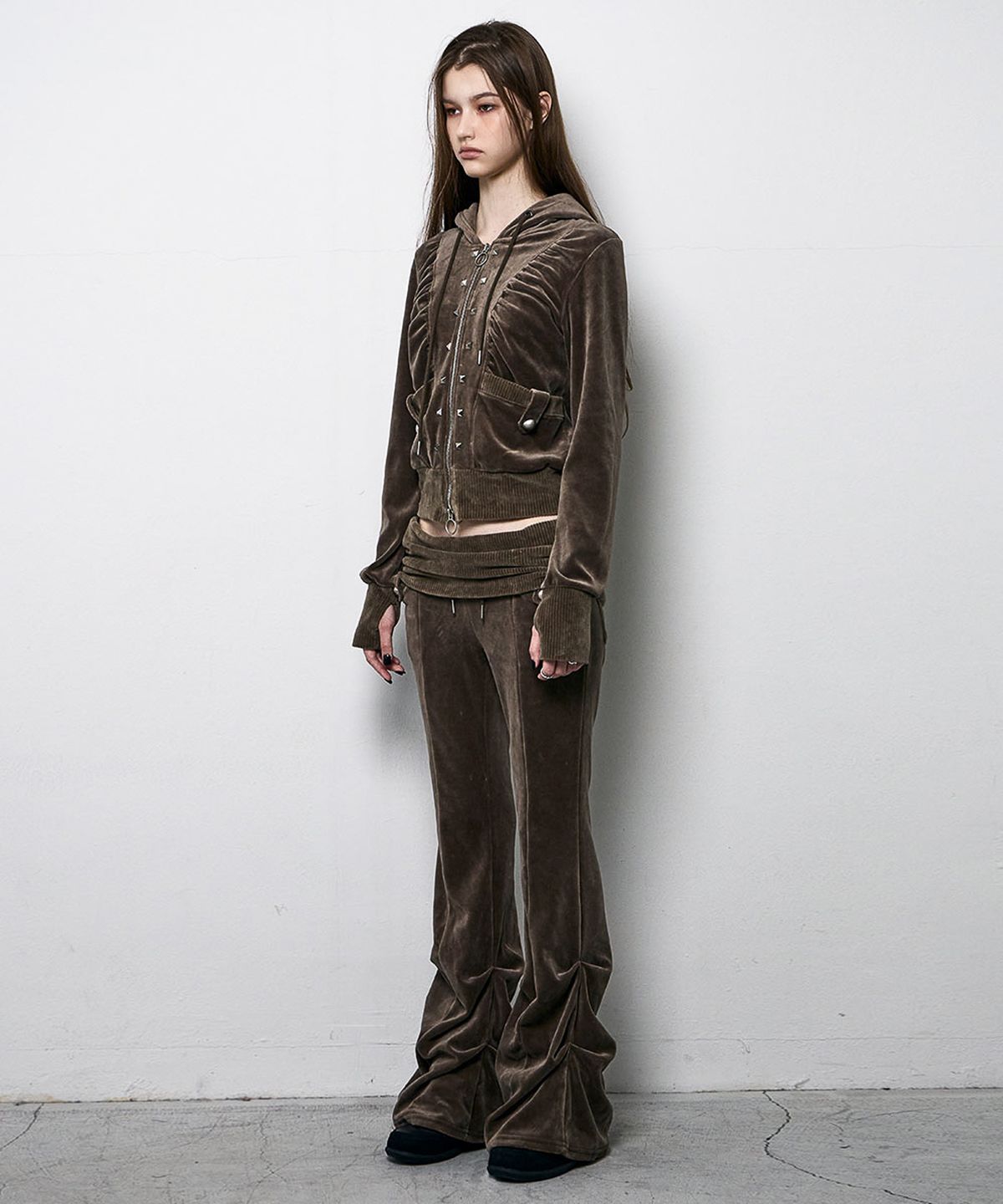 낫노잉(NOTKNOWING) Velour Flared Pants (KHAKI BROWN)