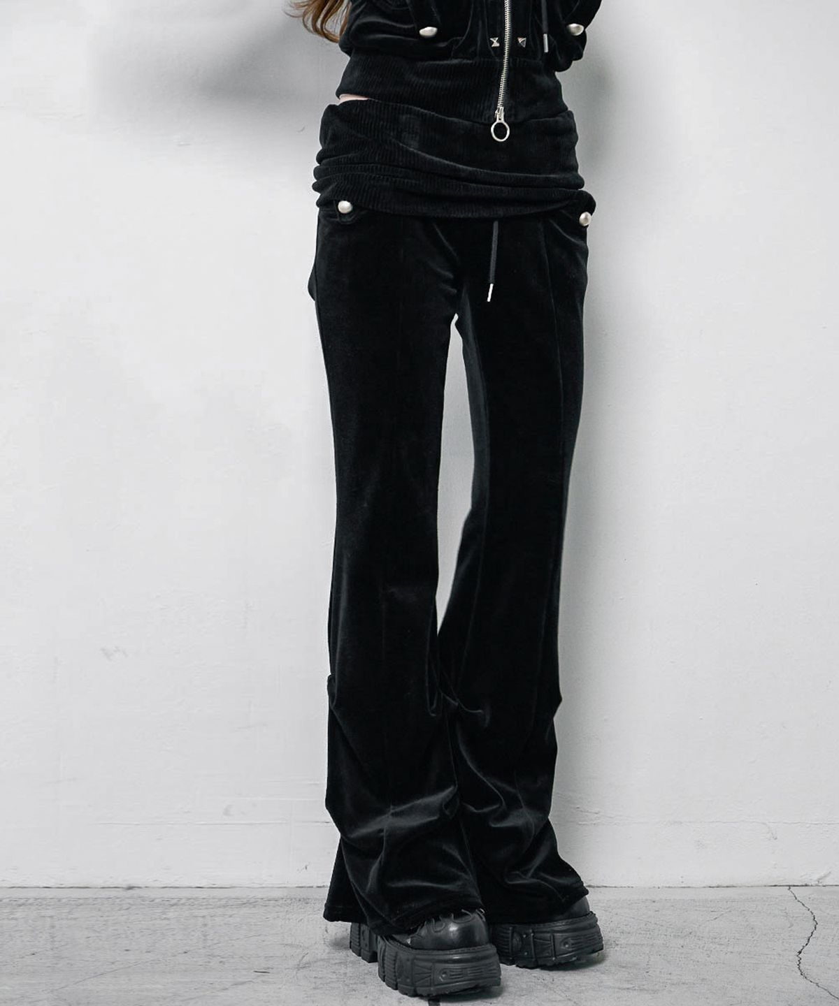 낫노잉(NOTKNOWING) Velour Flared Pants (BLACK)