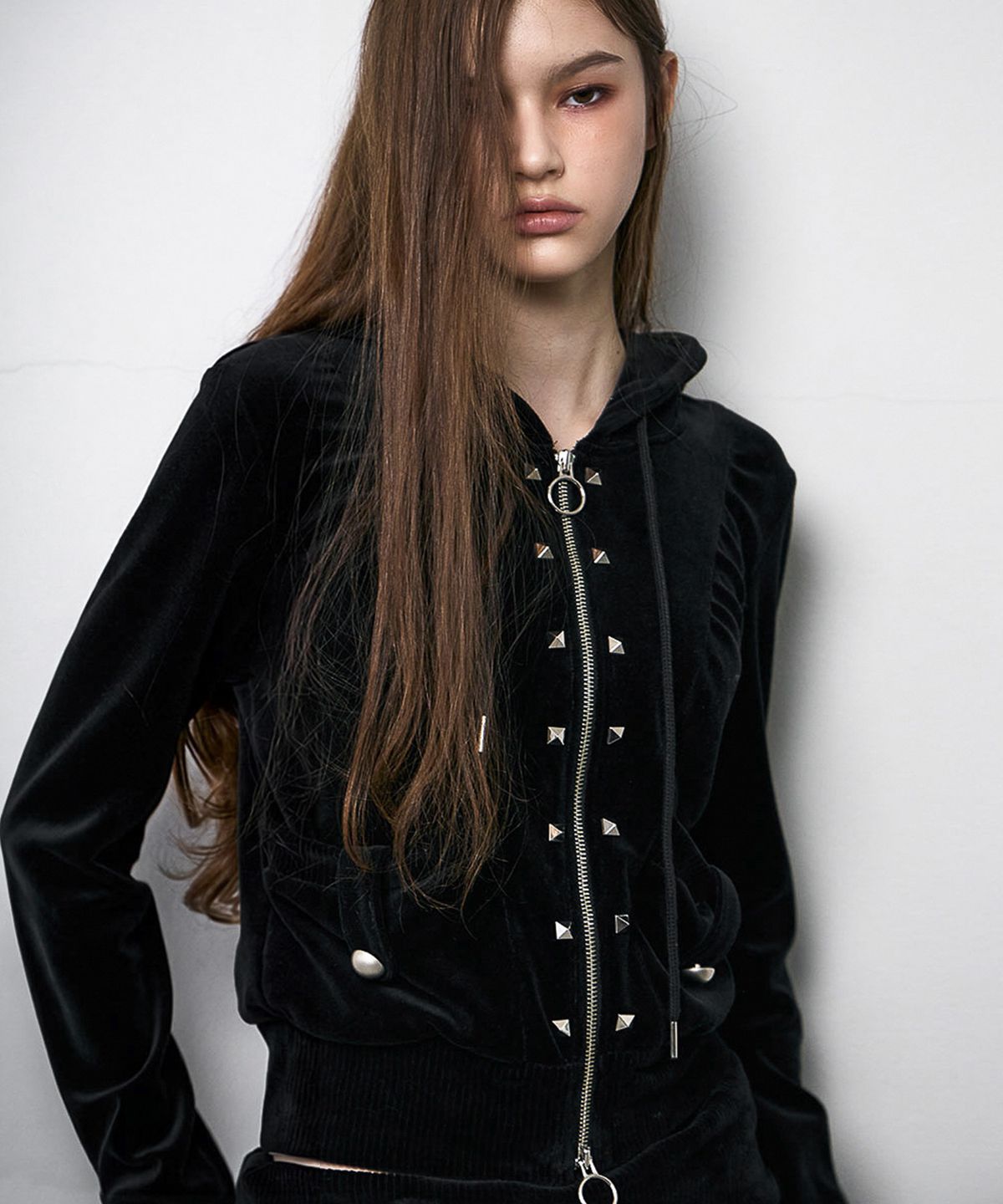 낫노잉(NOTKNOWING) Stud Velour Hood Zip Up (BLACK)