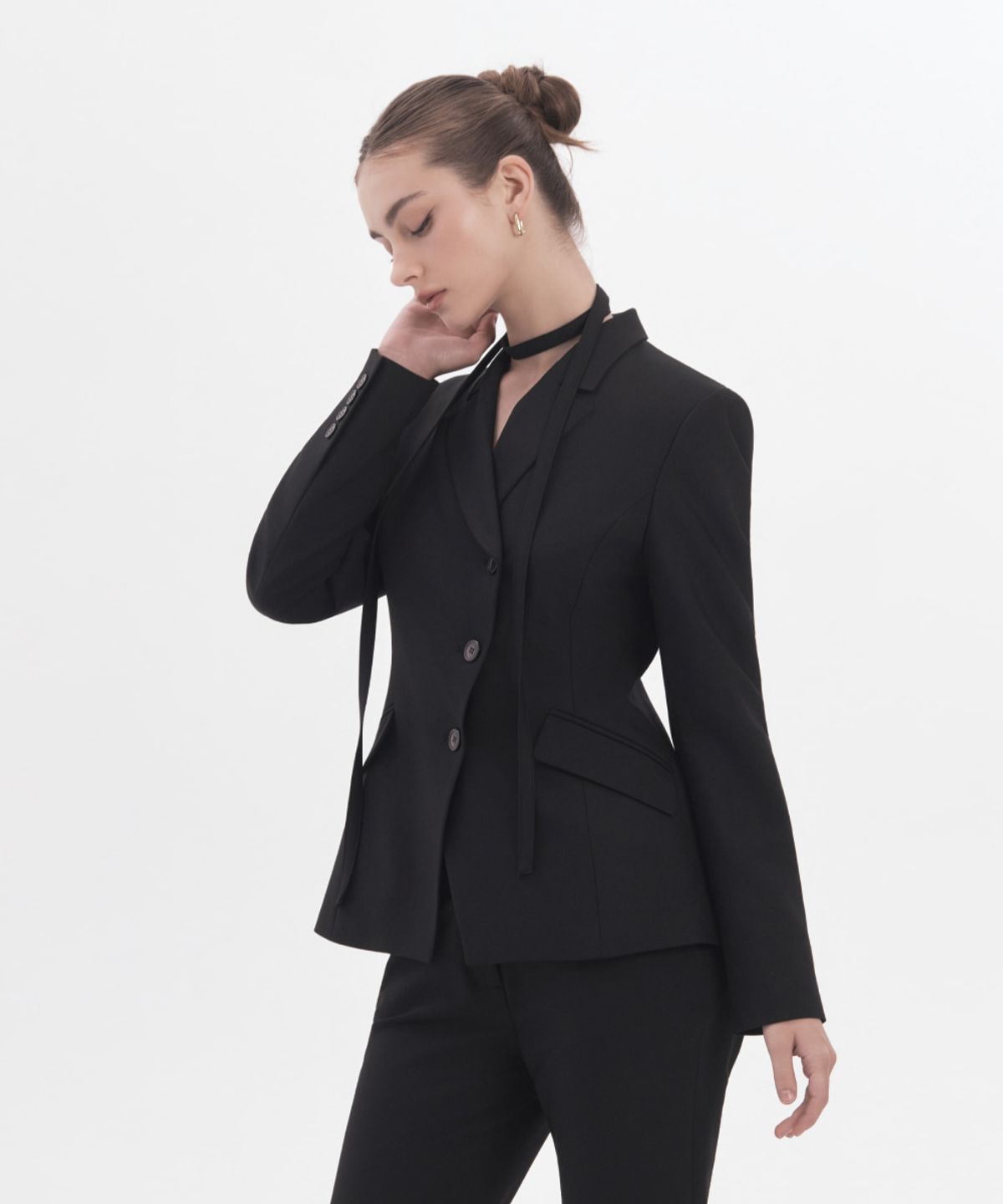 마우솔레움(MAU SOLEUM) Jane Fitted Tailored Jacket - Black