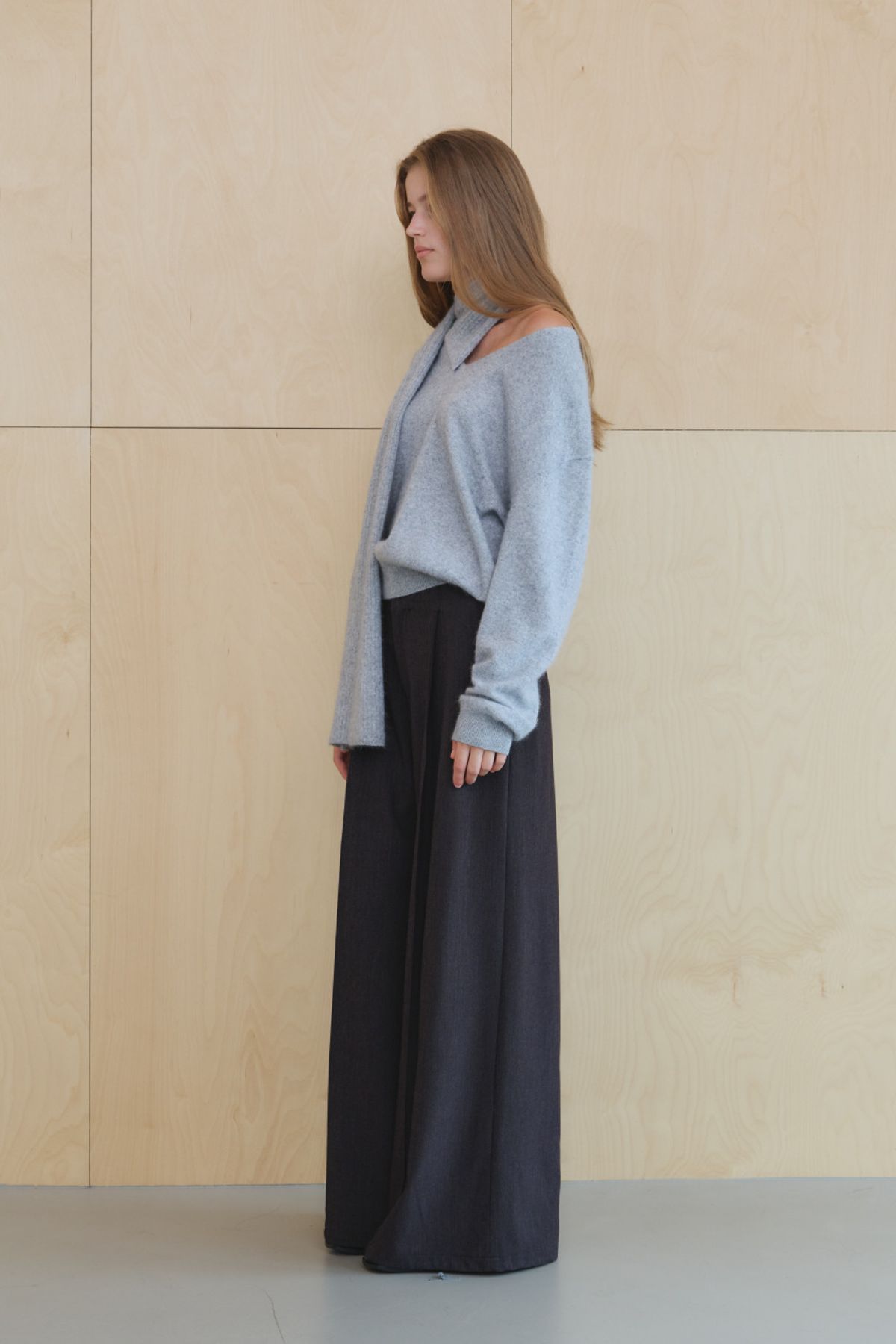 쿠메(KUMÉ) Raccoon Blend Muffler Knit Sweater, Light Gray