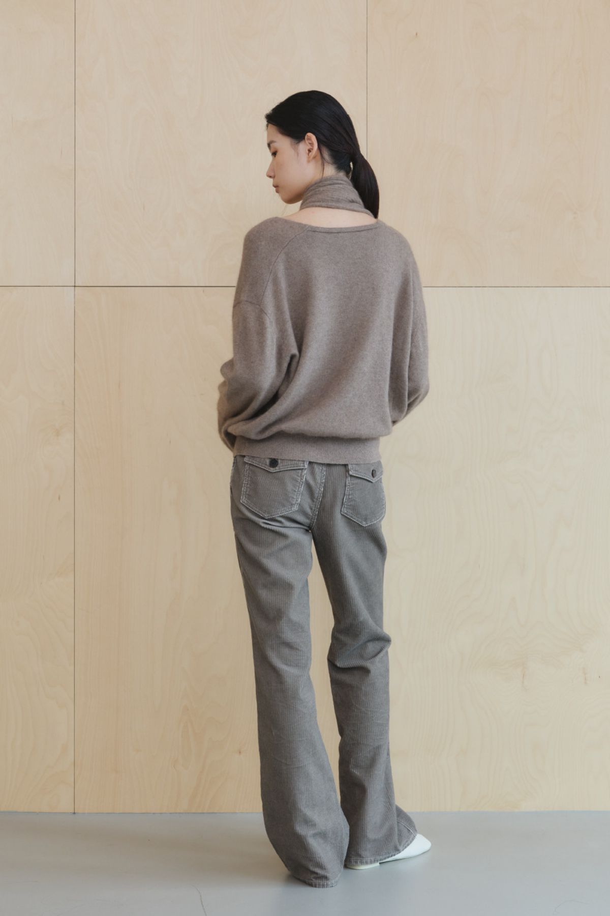 쿠메(KUMÉ) Raccoon Blend Muffler Knit Sweater, Mocha