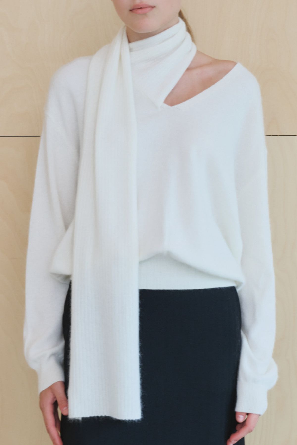 쿠메(KUMÉ) Raccoon Blend Muffler Knit Sweater, Ivory