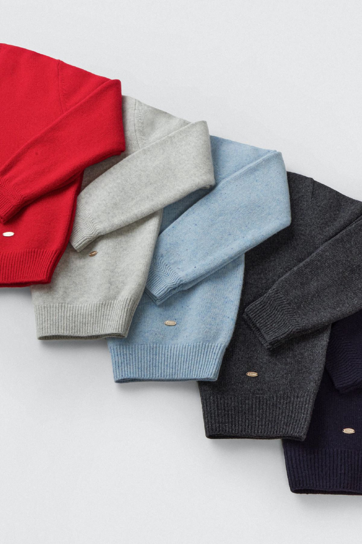 쿠메(KUMÉ) Wool Relaxed V-Neck Sweater, Red