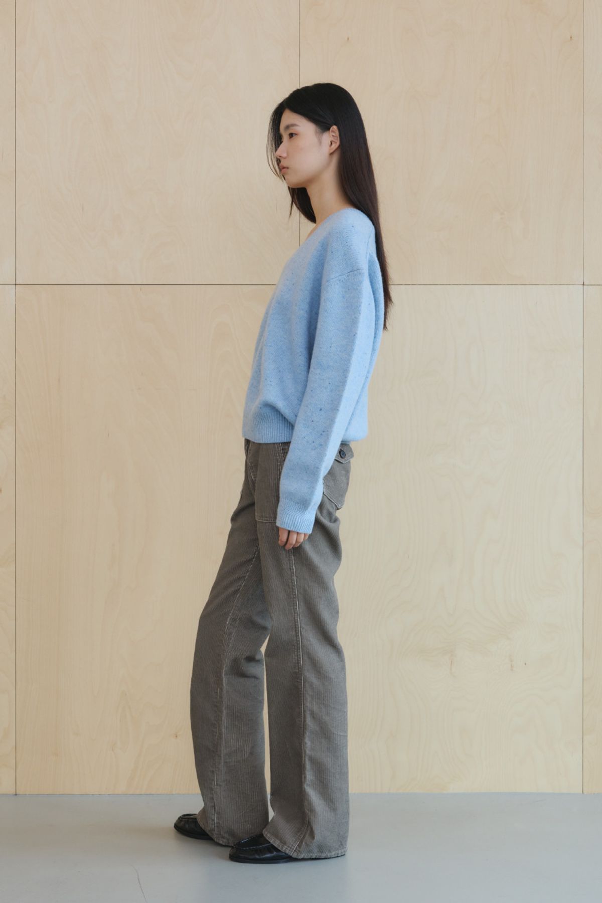 쿠메(KUMÉ) Wool Relaxed V-Neck Sweater, Light Blue