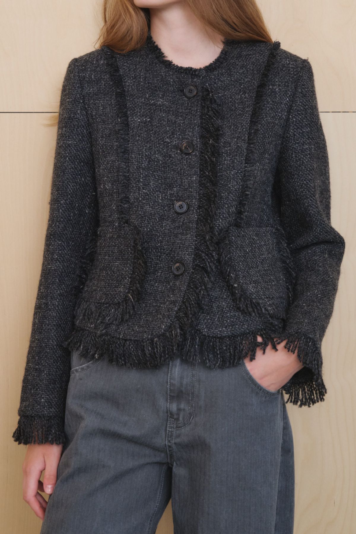 쿠메(KUMÉ) Fringed Trim Semi-Cropped Tweed Jacket, Charcoal