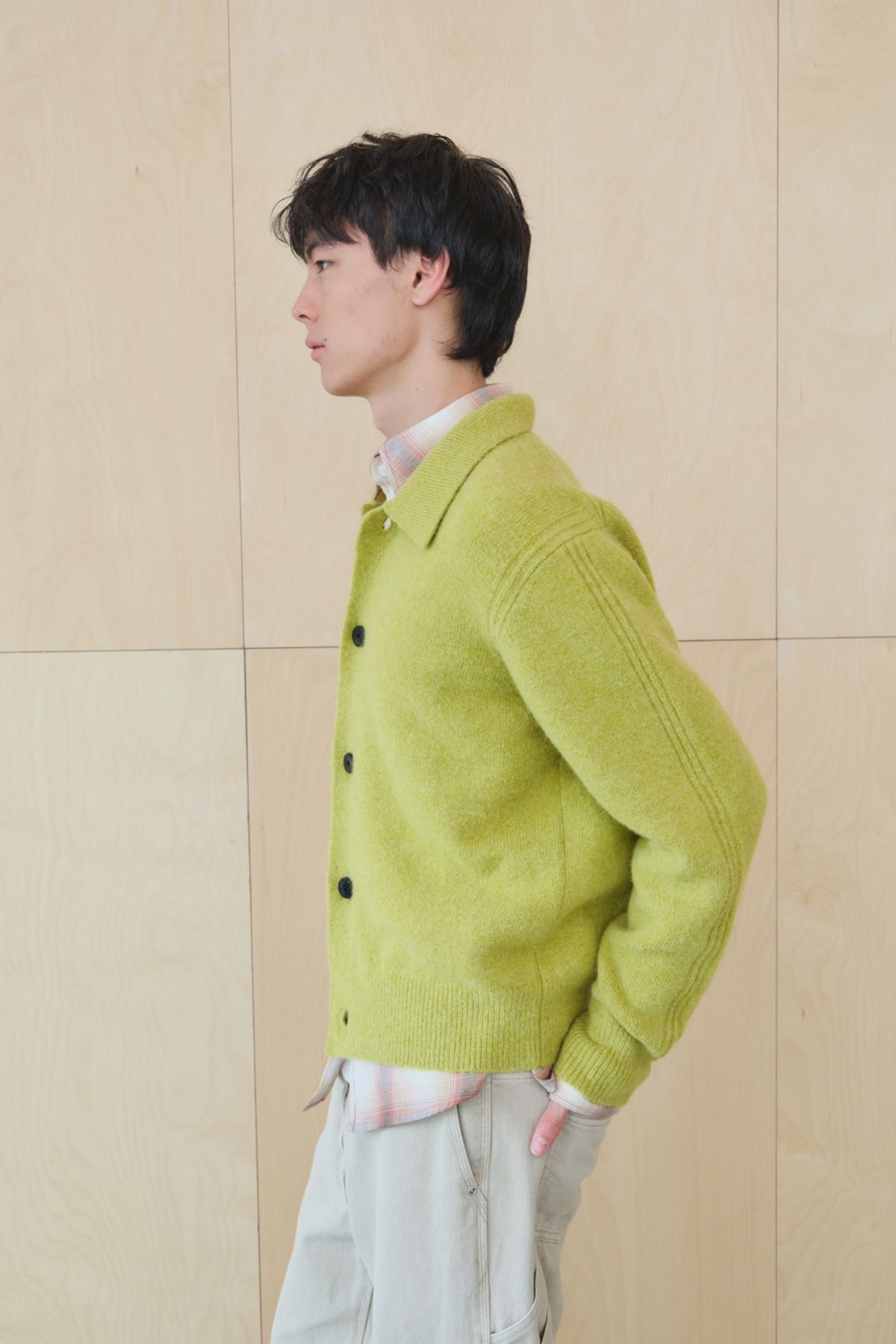 쿠메(KUMÉ) Men Alpaca Blend Collared Cardigan, Olive