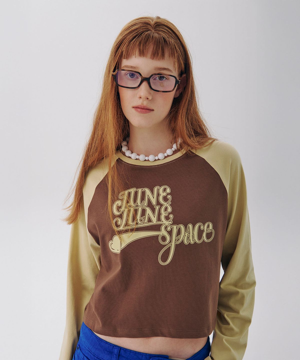 준준스페이스(JUNEJUNE SPACE) June logo Raglan Tee_Mustard