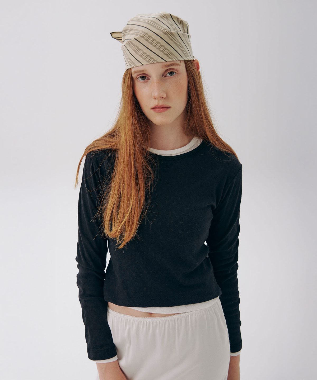 준준스페이스(JUNEJUNE SPACE) Slim Basic Tee_Black
