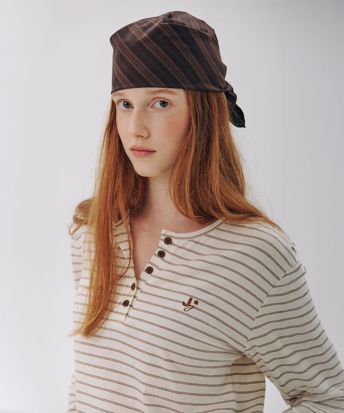 준준스페이스(JUNEJUNE SPACE) Stripe Henley Neck Tee_Ivory