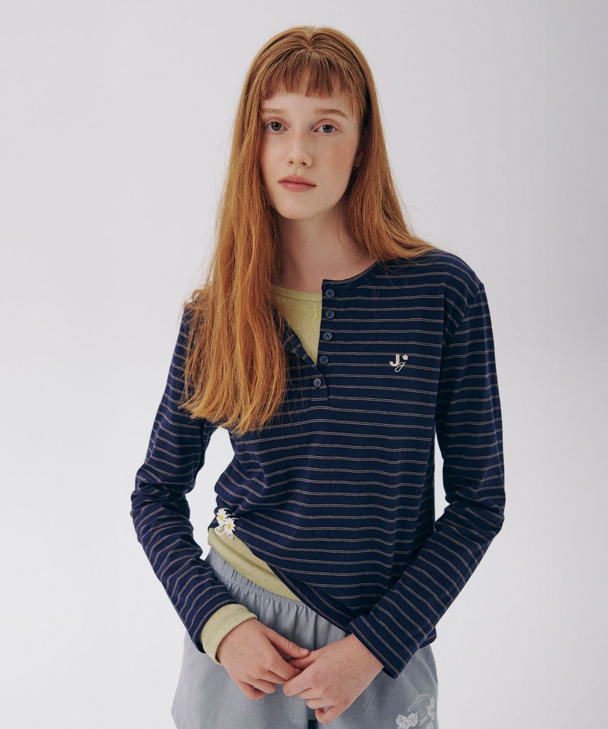 준준스페이스(JUNEJUNE SPACE) Stripe Henley Neck Tee_Navy