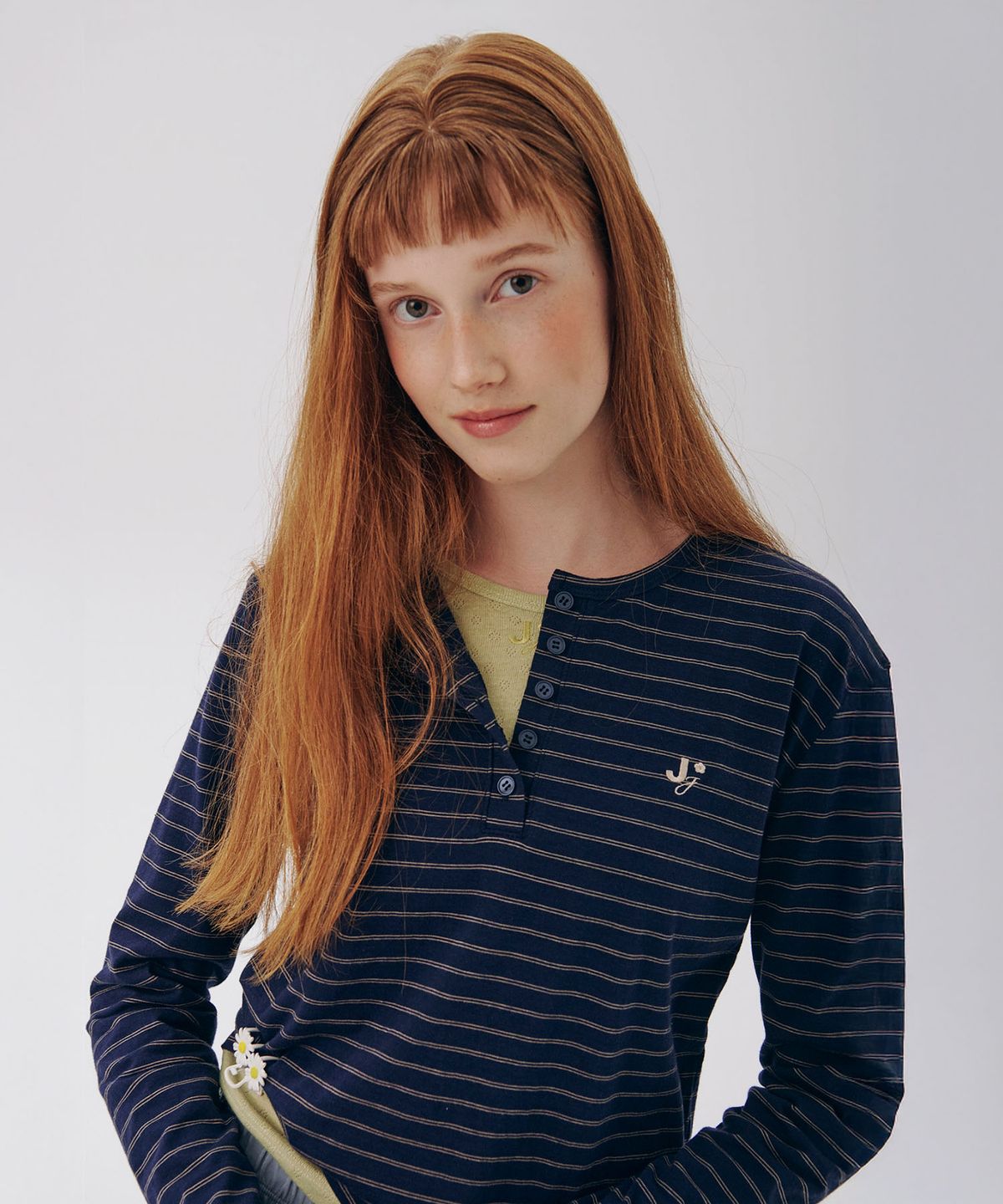 준준스페이스(JUNEJUNE SPACE) Stripe Henley Neck Tee_Navy
