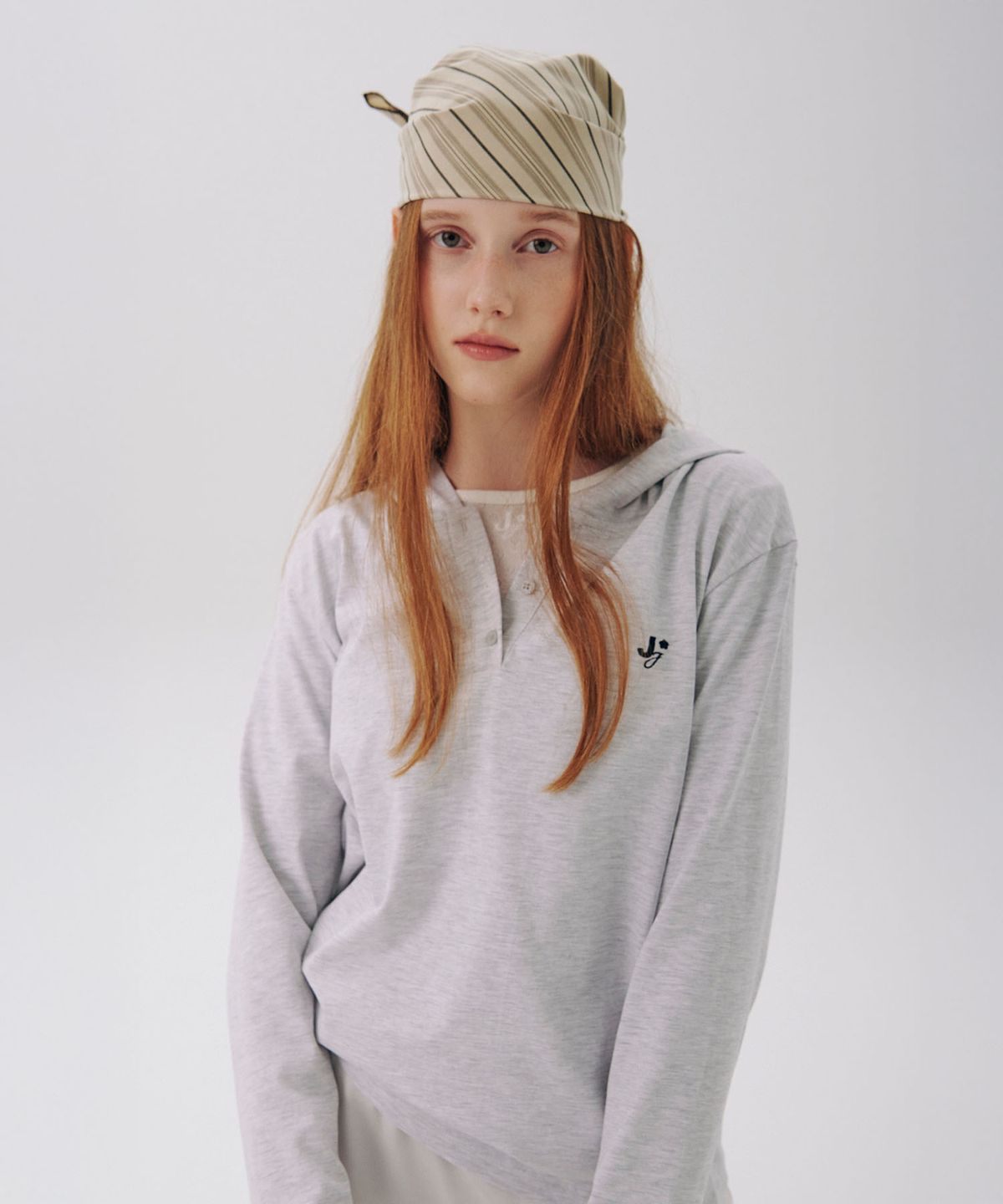 준준스페이스(JUNEJUNE SPACE) Hooded Henley Neck Tee_Light Grey