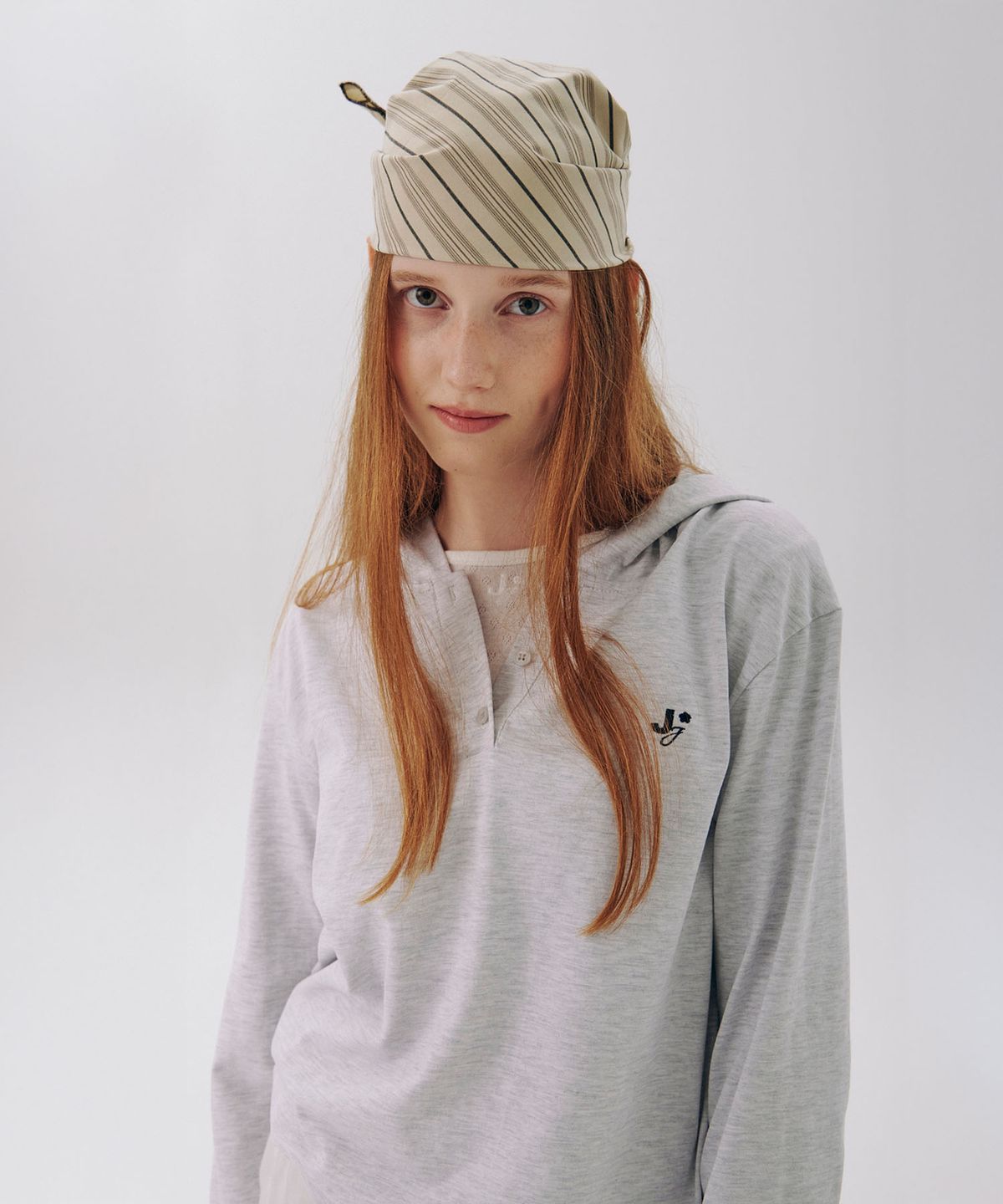 준준스페이스(JUNEJUNE SPACE) Hooded Henley Neck Tee_Light Grey
