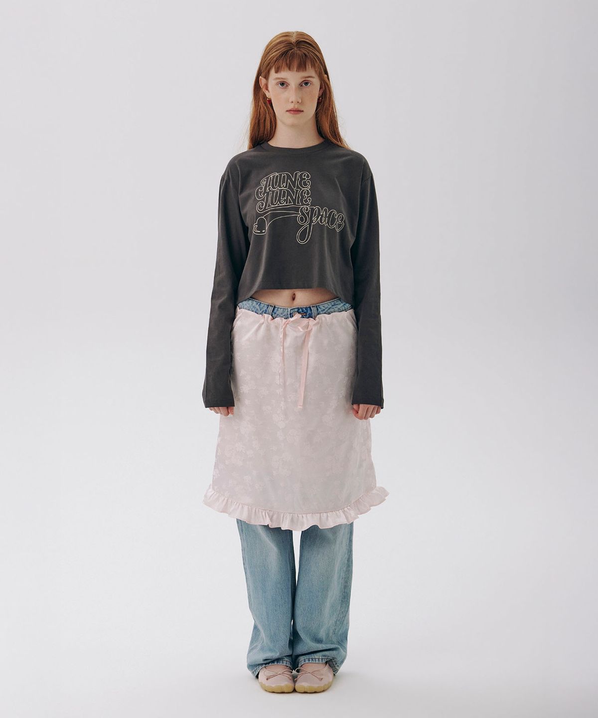 준준스페이스(JUNEJUNE SPACE) June Logo Crop tee_Dark Grey