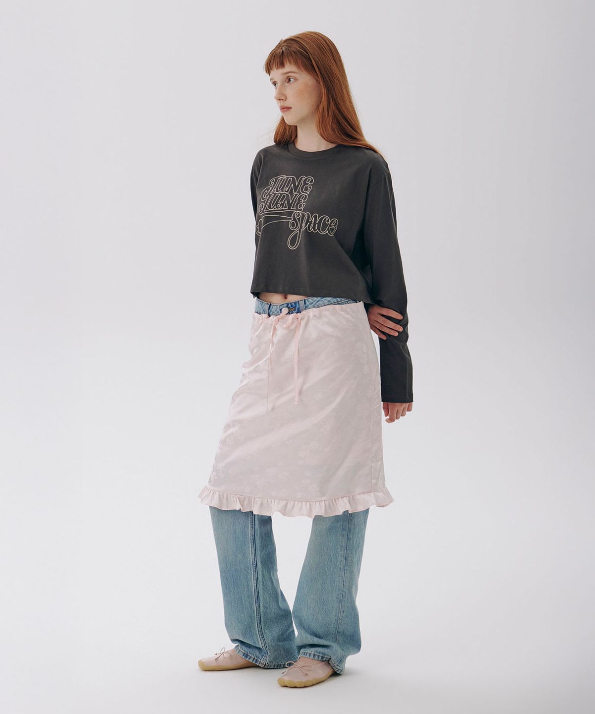 준준스페이스(JUNEJUNE SPACE) June Logo Crop tee_Dark Grey