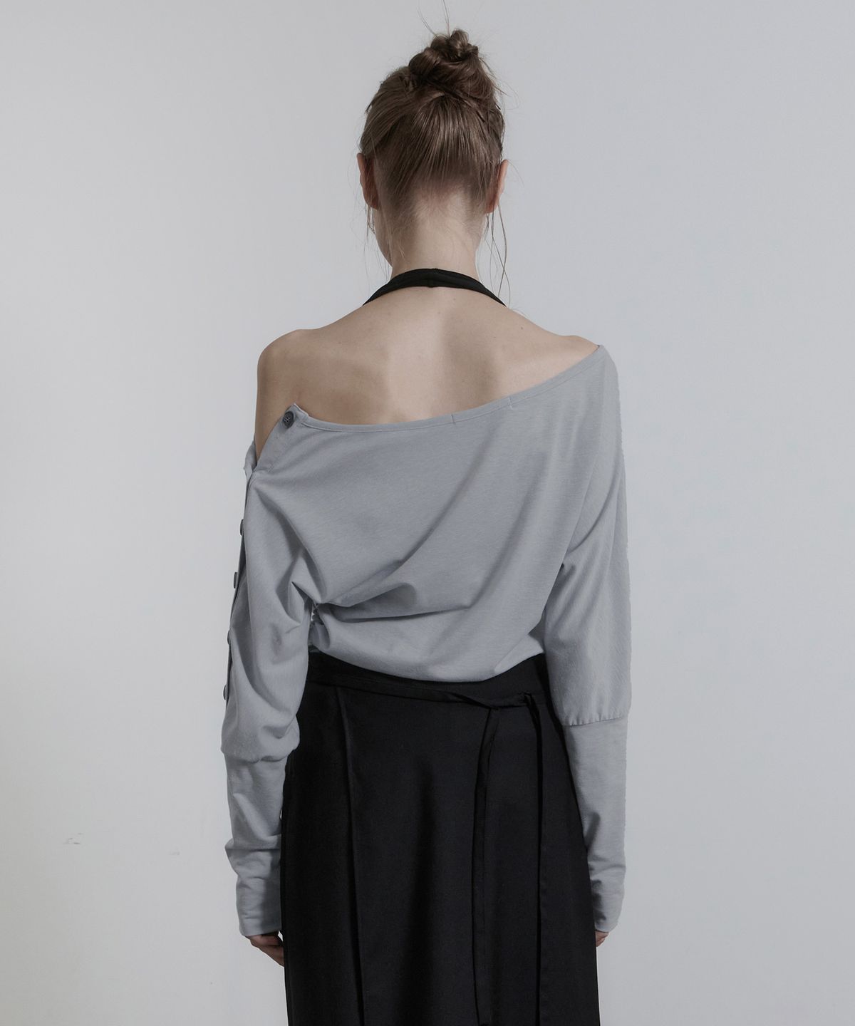 진주유즈(JINJUSE) ARC BUTTON TOP [BLUE GRAY]