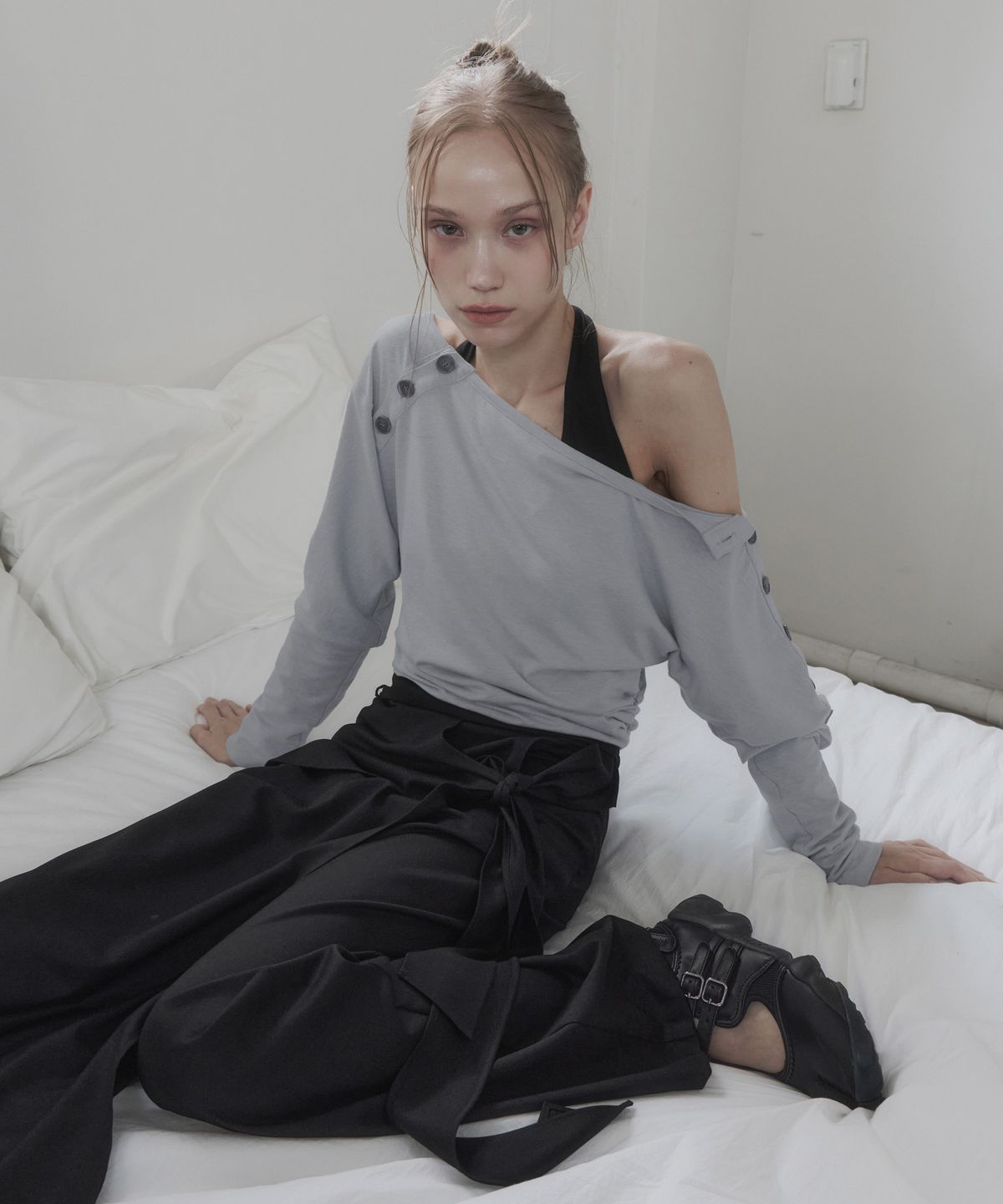진주유즈(JINJUSE) ARC BUTTON TOP [BLUE GRAY]