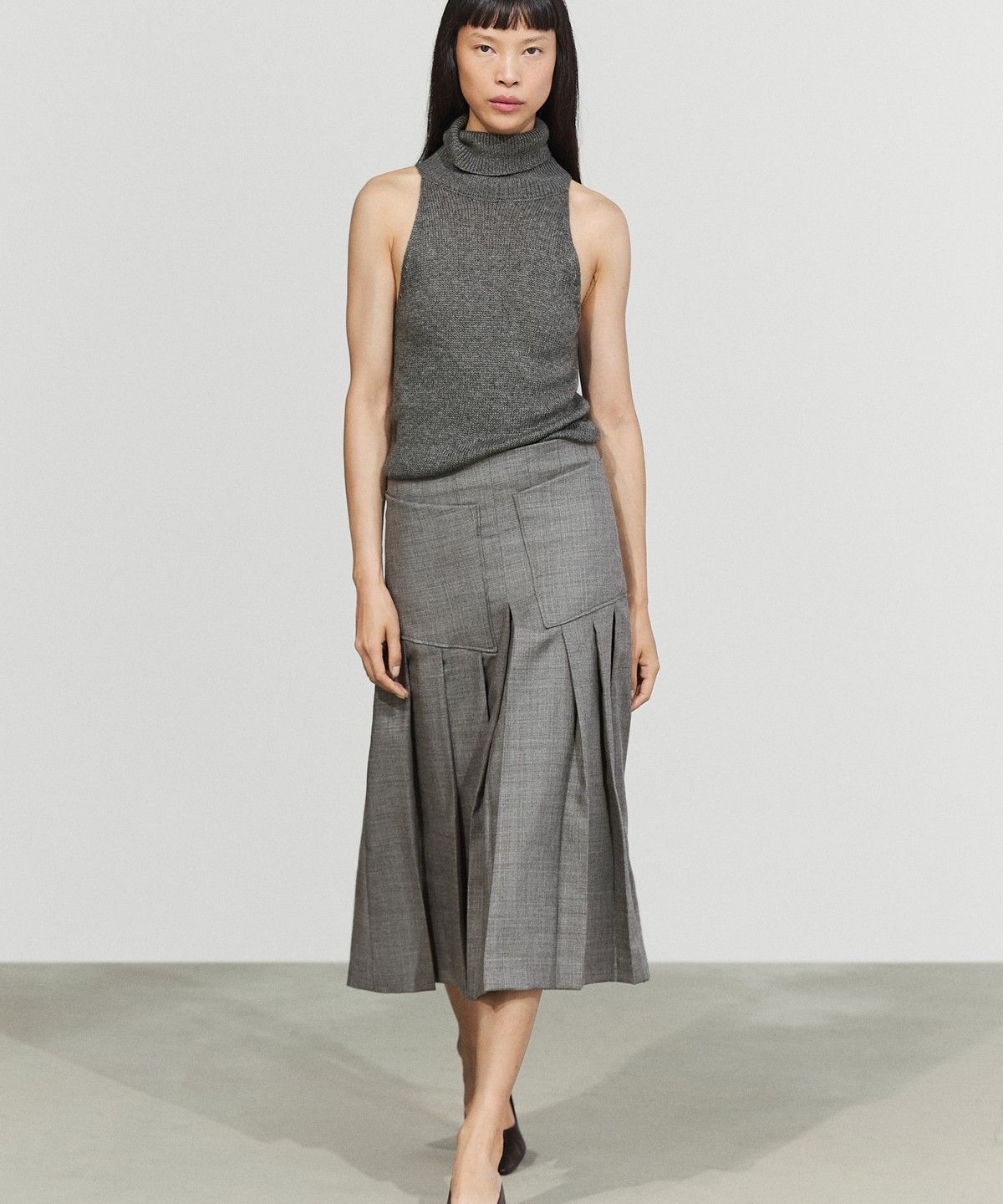 마시모두띠(MASSIMO DUTTI) 포켓 디테일 플리츠 미디 스커트