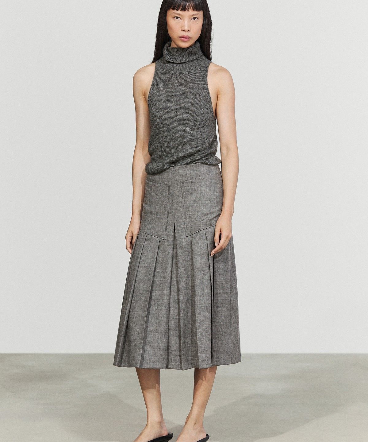 마시모두띠(MASSIMO DUTTI) 포켓 디테일 플리츠 미디 스커트
