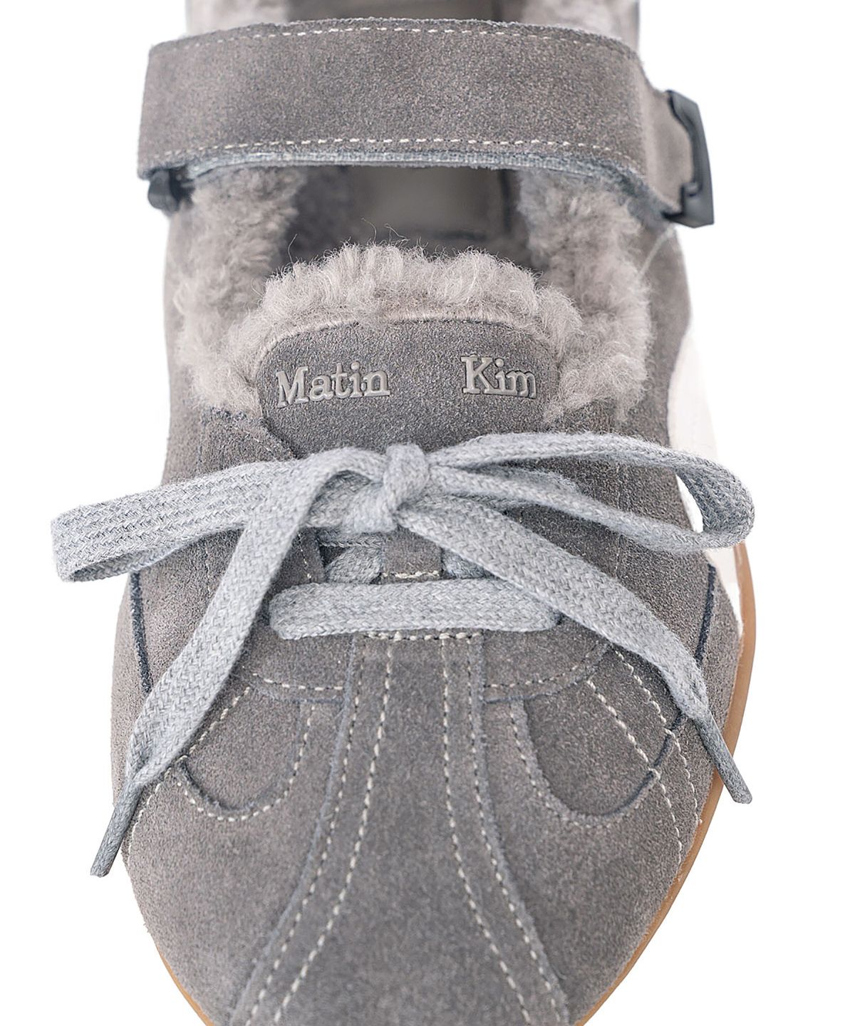 마뗑킴(MATIN KIM) SPORTY SHEARLING MARY JANE SNEAKERS IN GREY