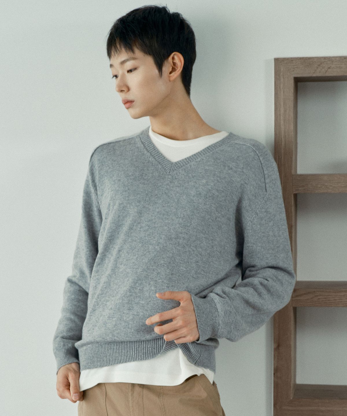 마인드브릿지(MINDBRIDGE) [COUTURE]울 혼방 브이넥 세미 오버핏 니트 - 2color
