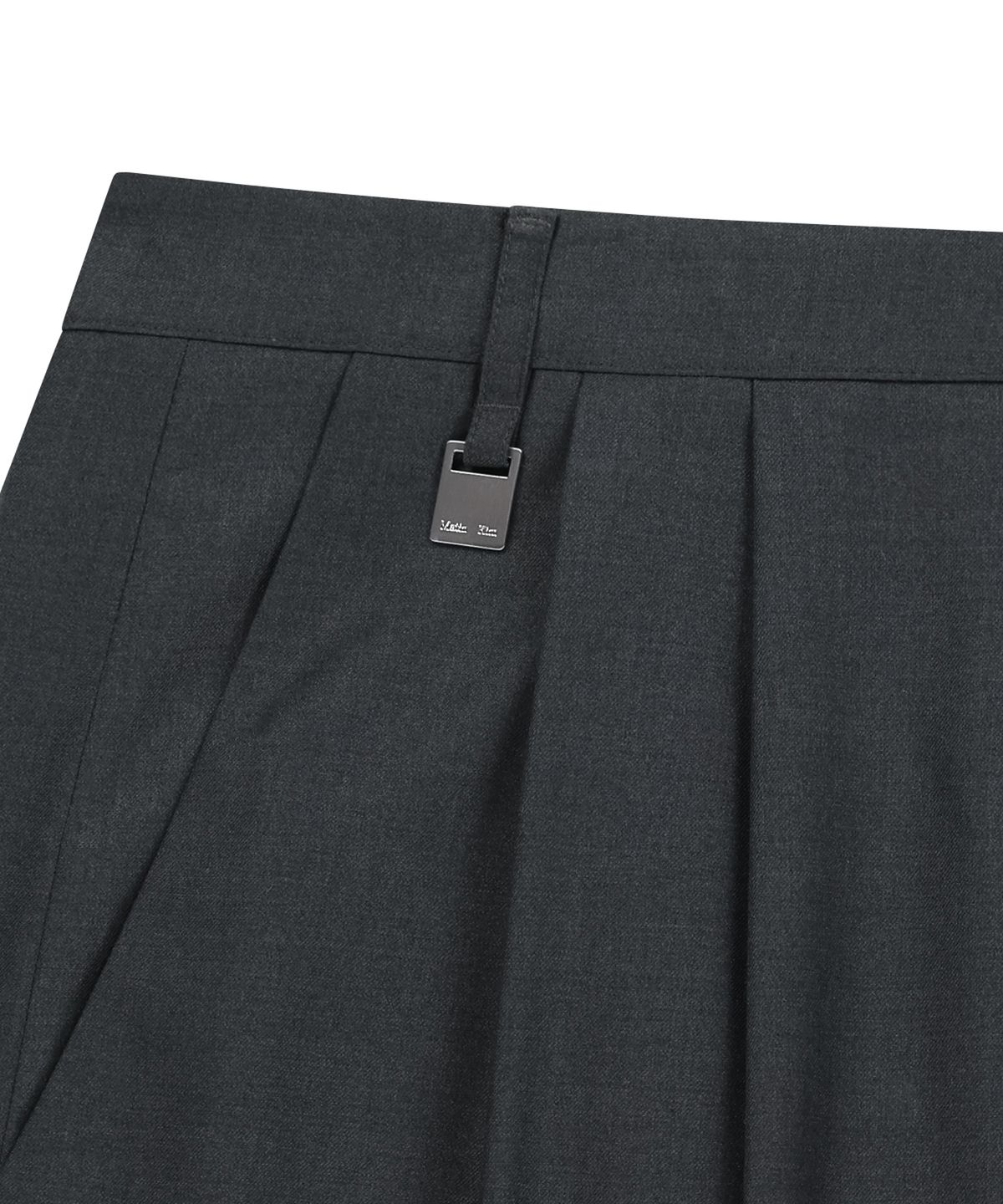 마뗑킴(MATIN KIM) DOUBLE PLEAT CROSS WAIST TROUSERS IN CHARCOAL