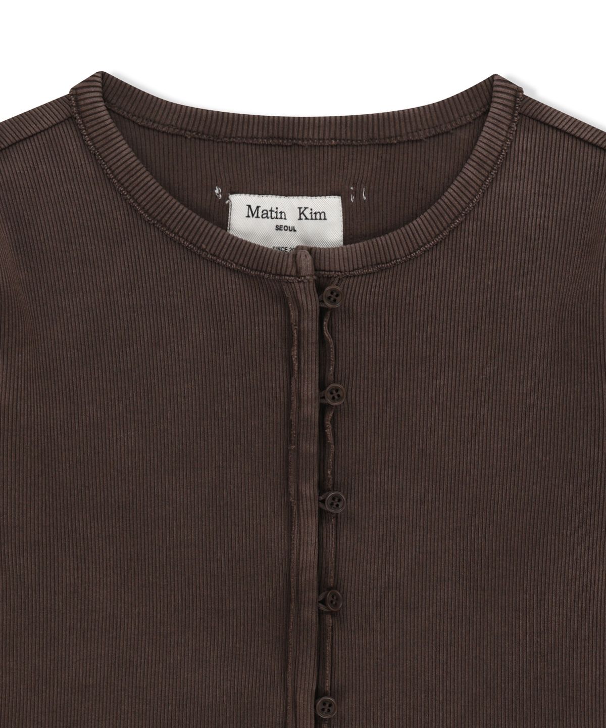 마뗑킴(MATIN KIM) WASHED RIB BUTTON DETAIL TOP IN BROWN