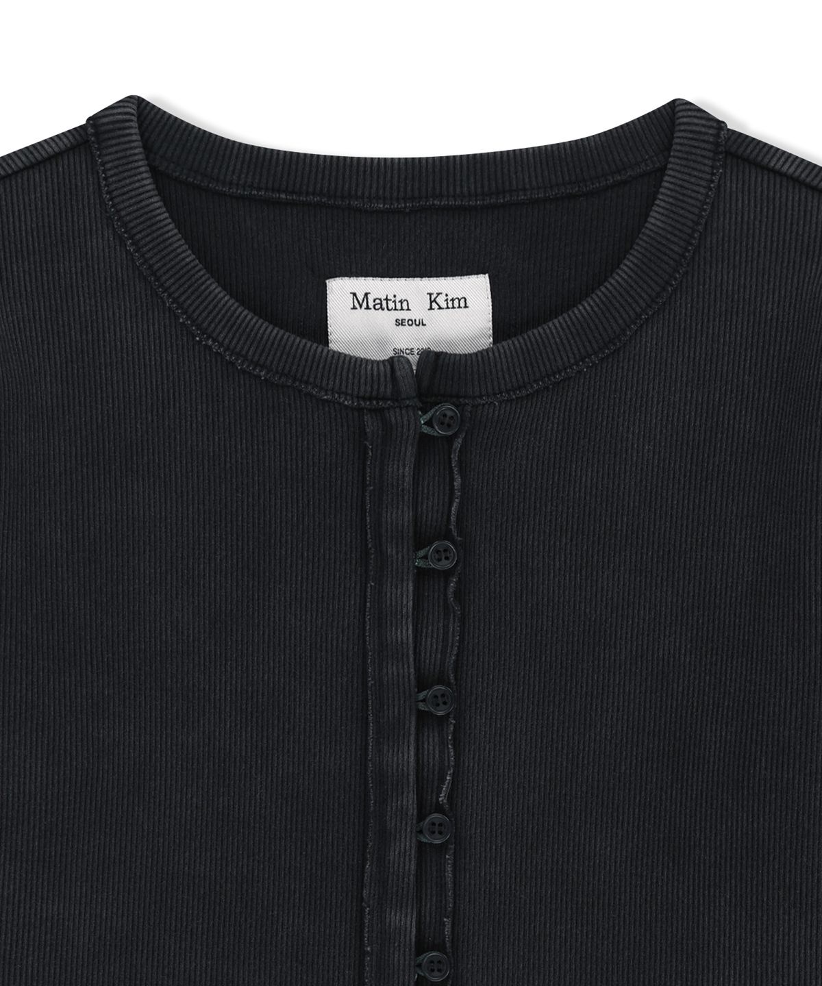 마뗑킴(MATIN KIM) WASHED RIB BUTTON DETAIL TOP IN CHARCOAL