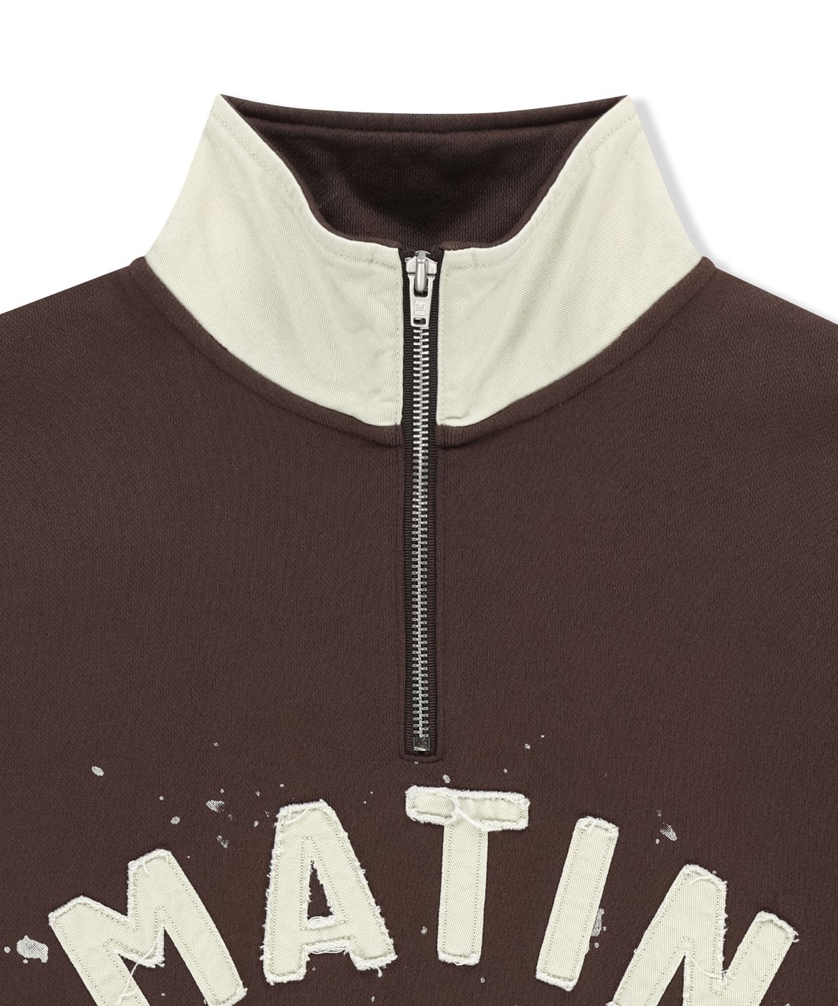 마뗑킴(MATIN KIM) APPLIQUE LOGO COLLAR QUARTER ZIP UP IN BROWN