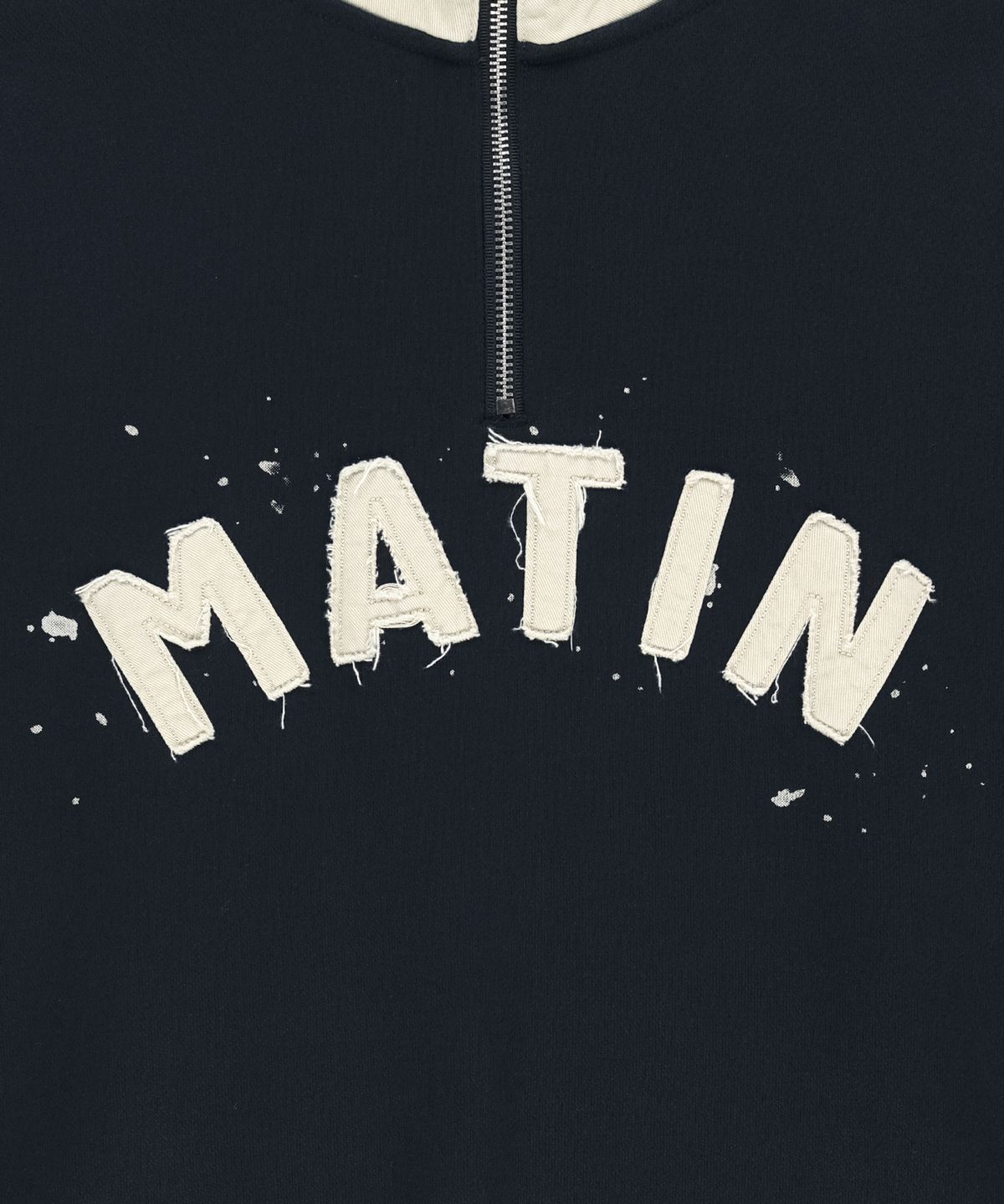 마뗑킴(MATIN KIM) APPLIQUE LOGO COLLAR QUARTER ZIP UP IN NAVY
